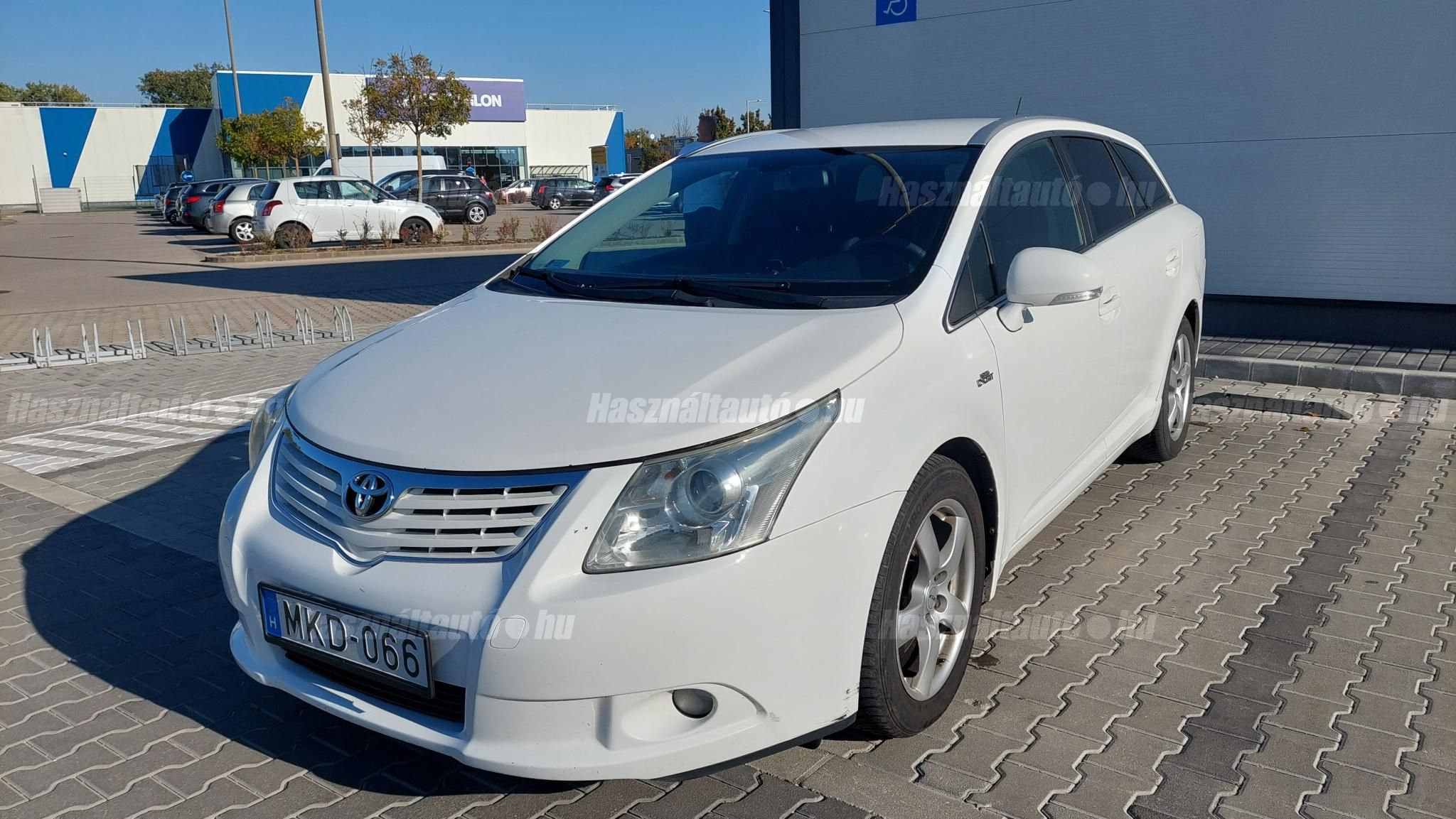 TOYOTA AVENSIS 2010/8 - 1