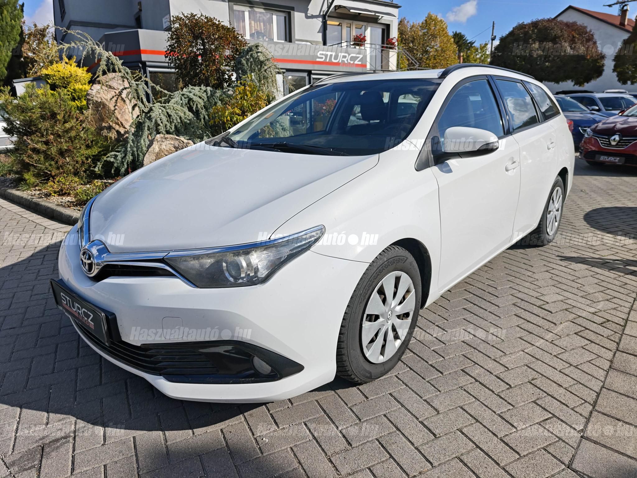 TOYOTA AURIS 2016/2 - 1