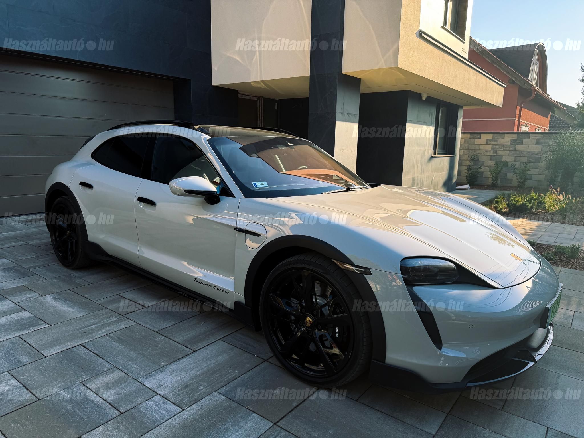 PORSCHE TAYCAN 2022/2 - 1