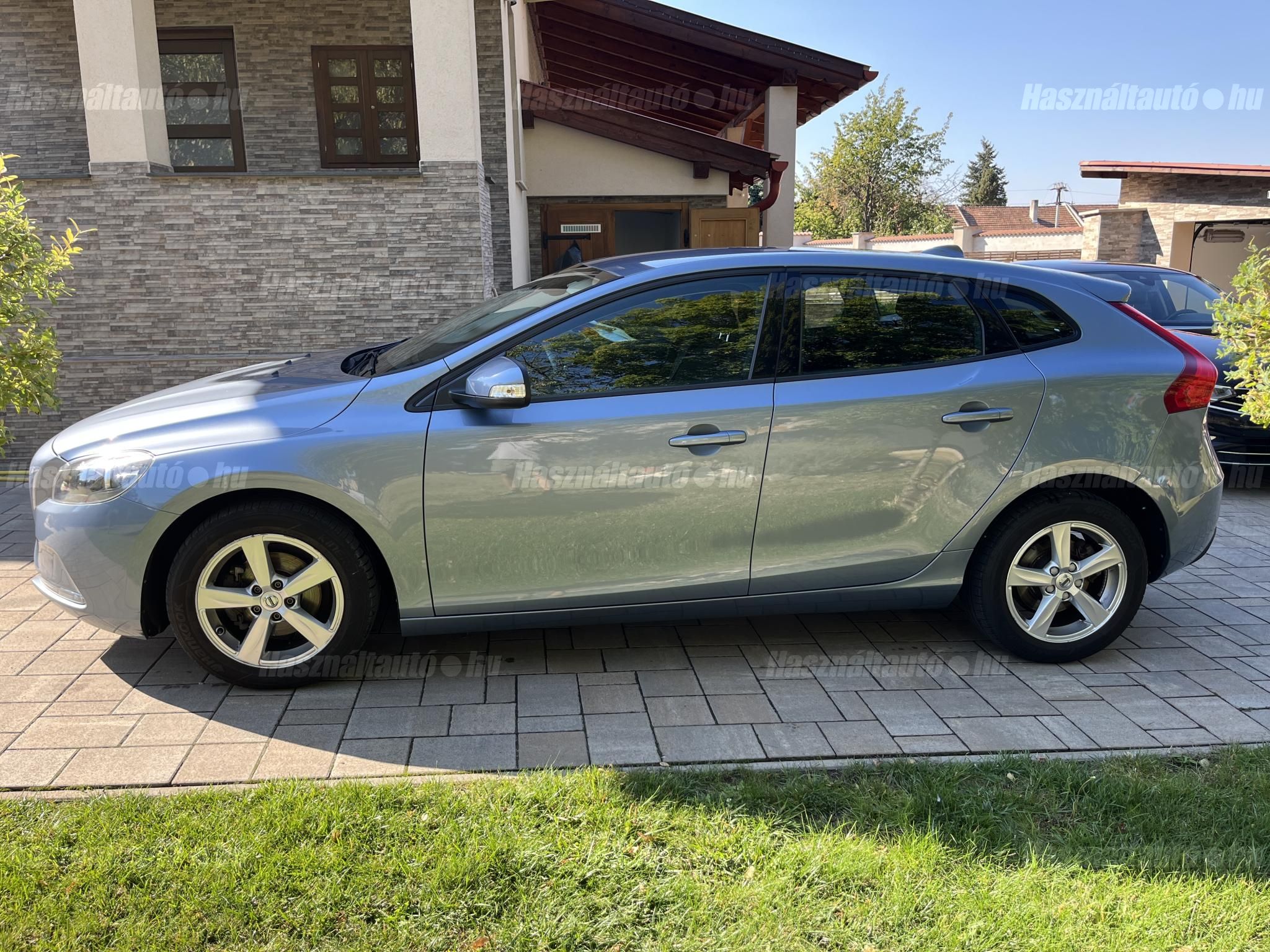 VOLVO V40 2016/6 - 1