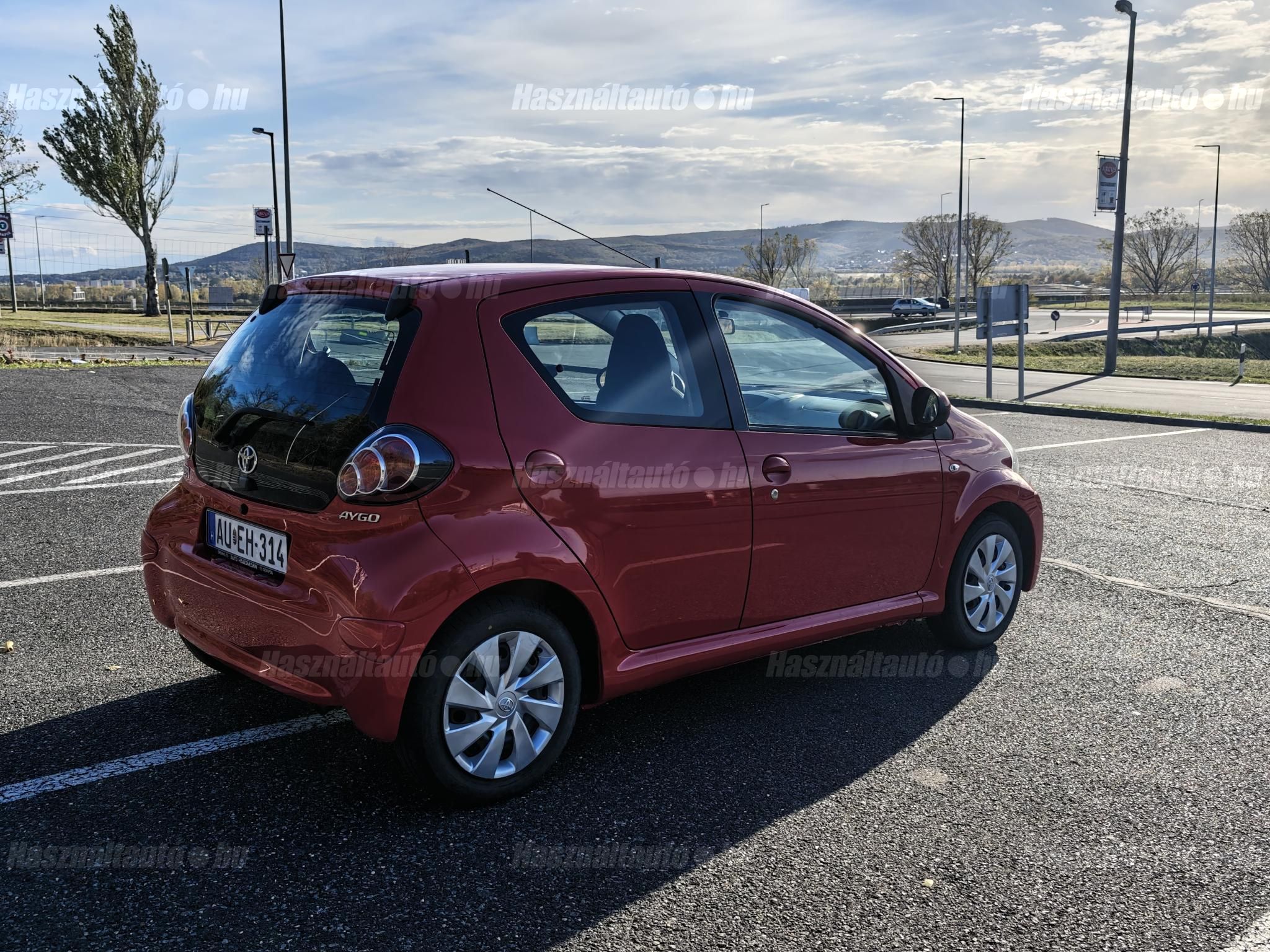 TOYOTA AYGO 2013/6 - 1