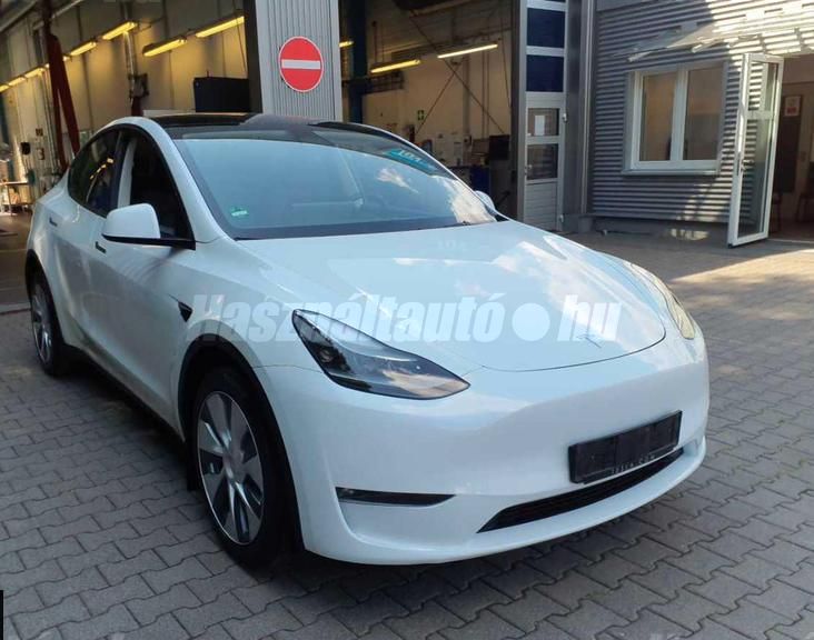 TESLA MODEL Y 2023/6 - 1
