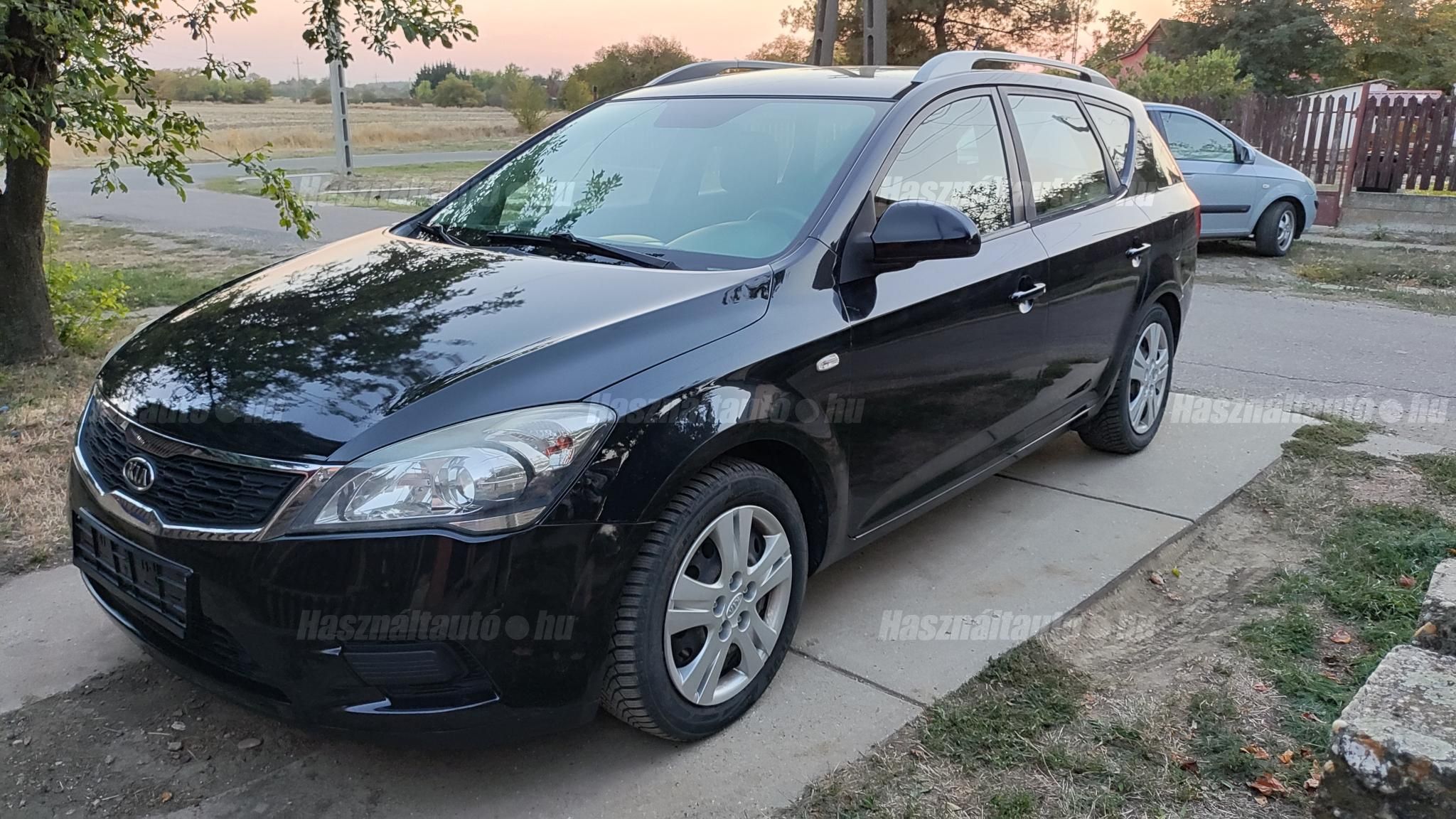 KIA CEE'D 2010/1 - 1