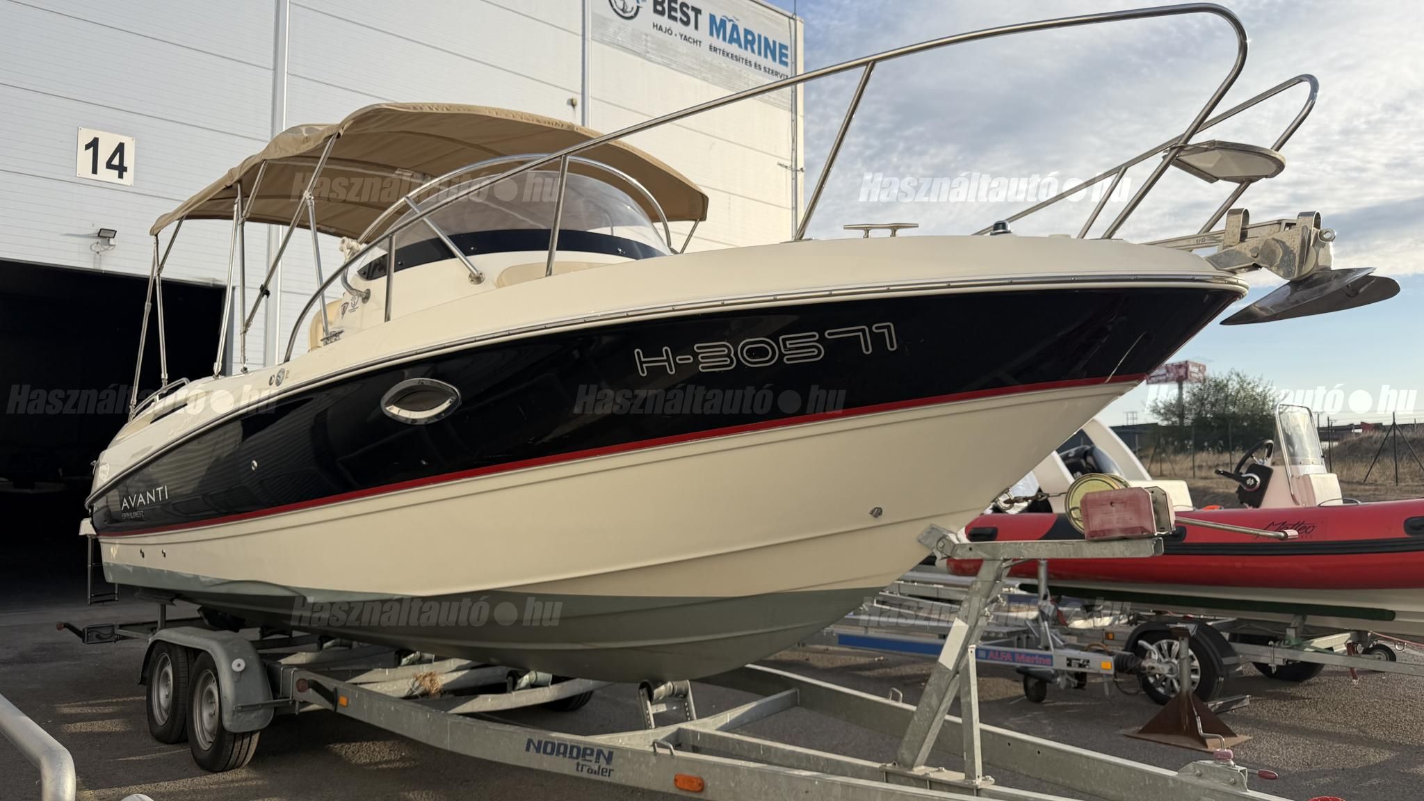 Bayliner Avanti 8