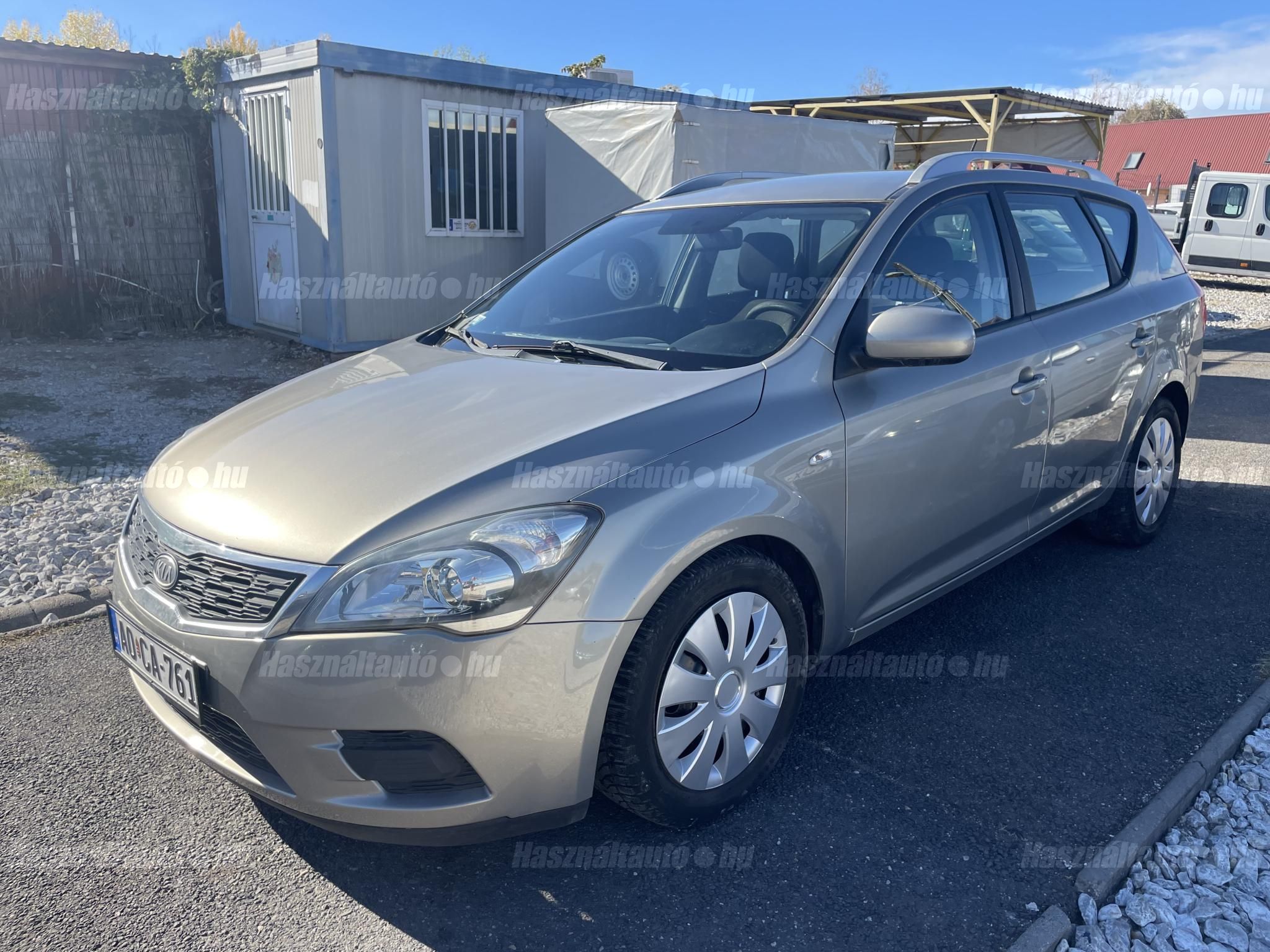 KIA CEE'D 2012/3 - 1