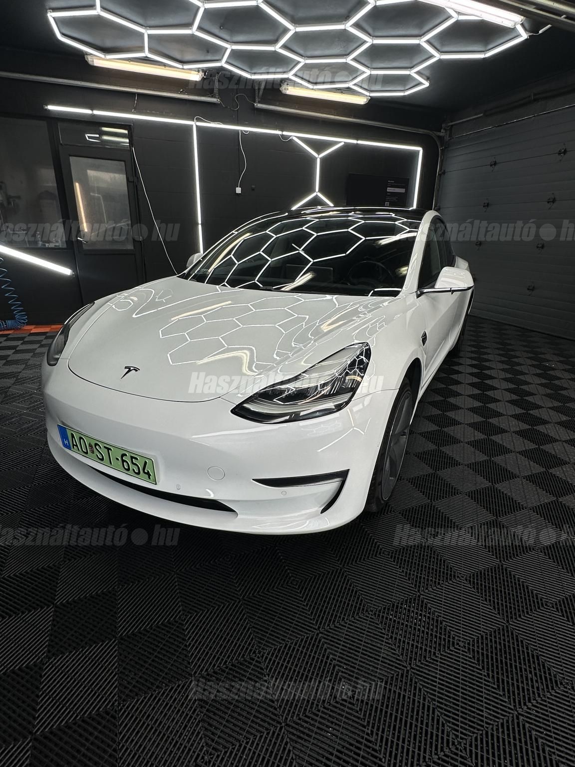 TESLA MODEL 3 2019/4 - 1