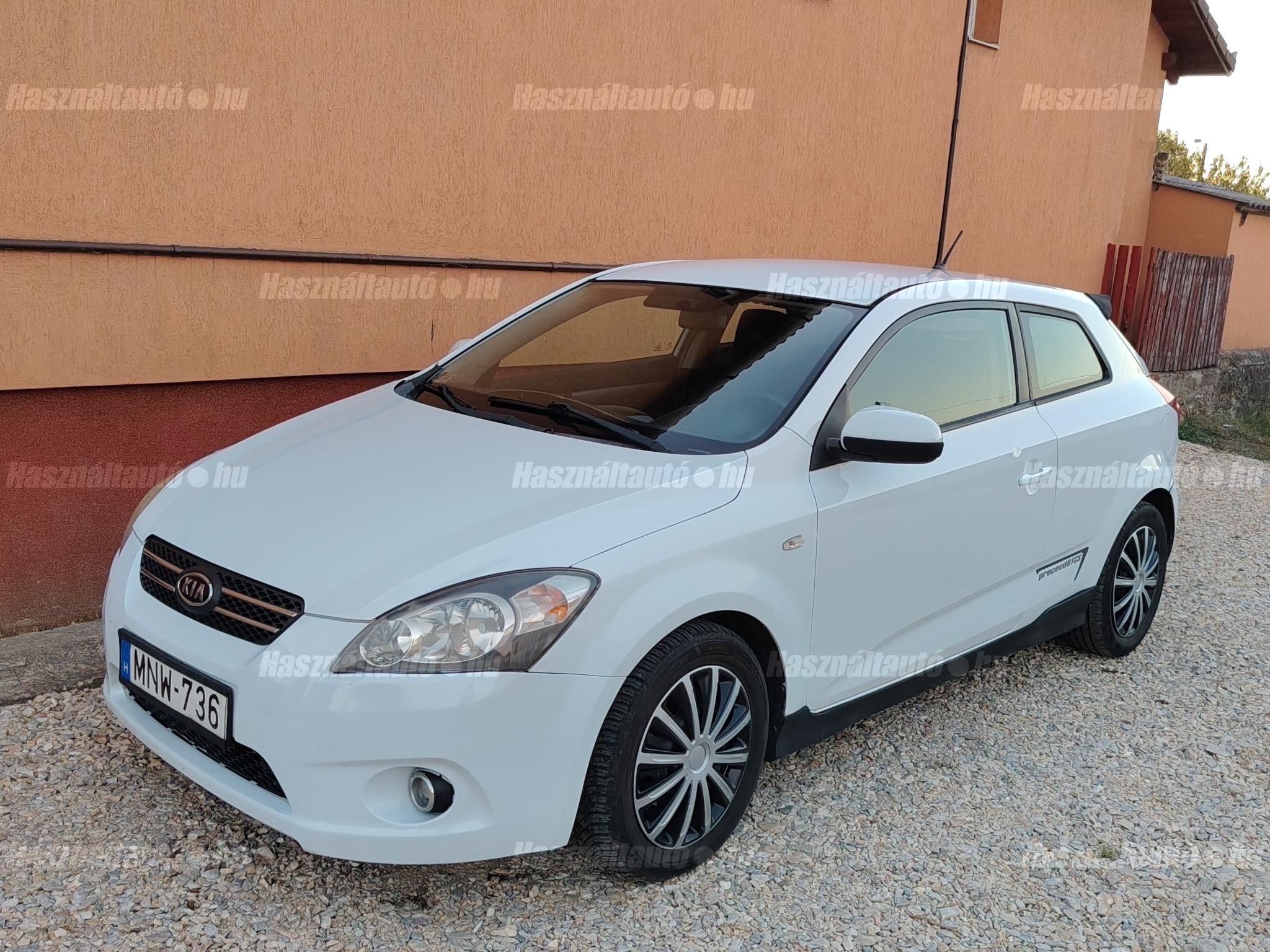 KIA CEE'D 2010/1 - 1