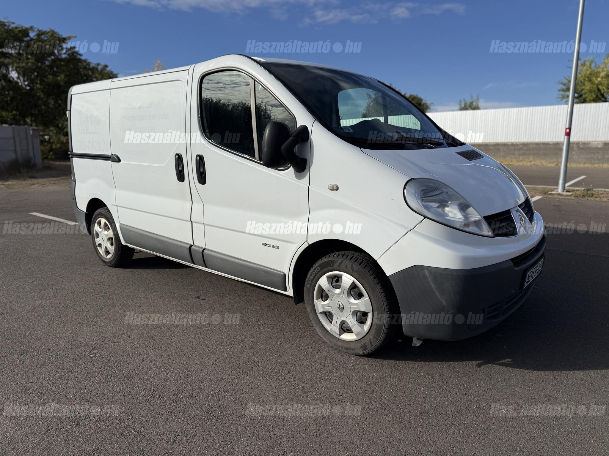 RENAULT TRAFIC 2011/12 - 1