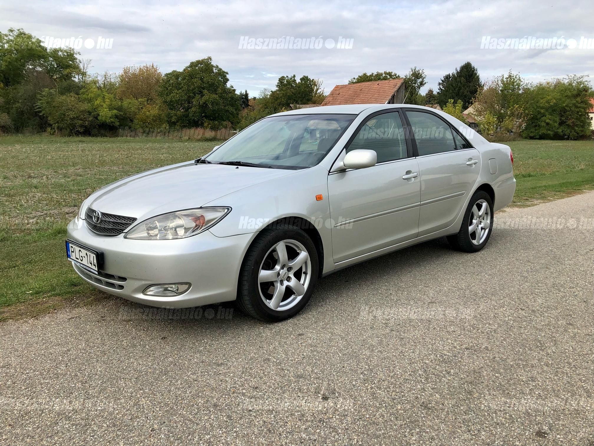TOYOTA CAMRY 2002/3 - 1