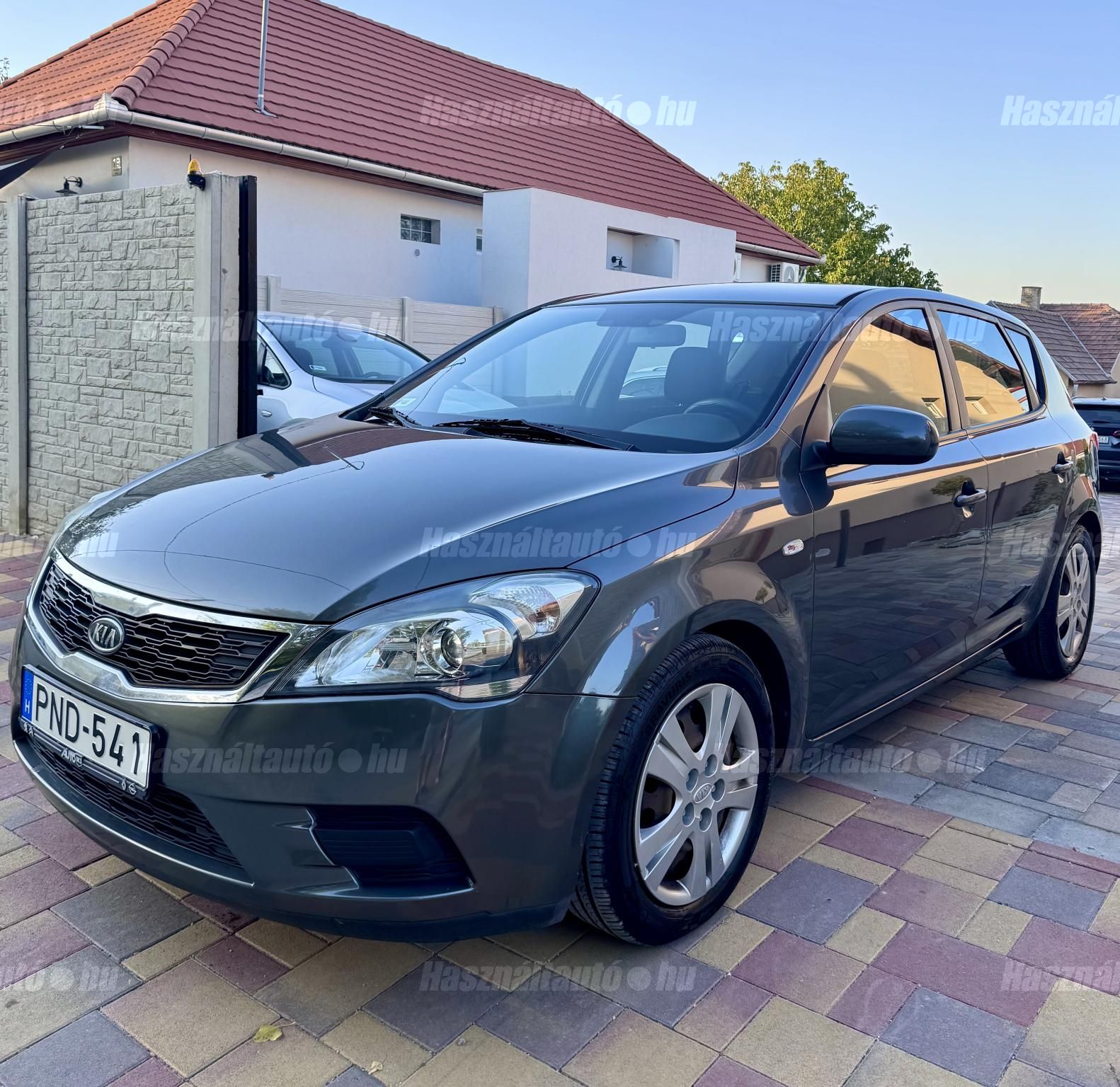 KIA CEE'D 2012/4 - 1