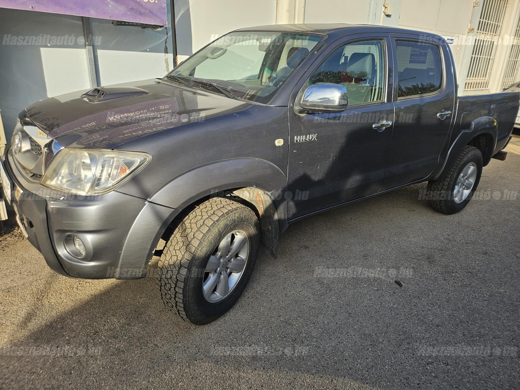 TOYOTA HILUX 2010/4 - 1