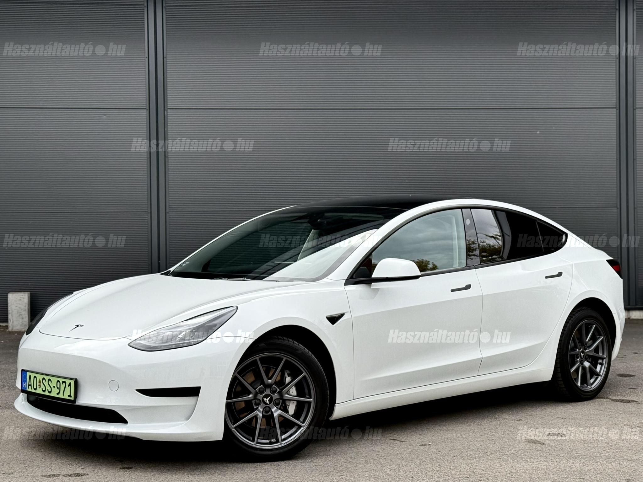 TESLA MODEL 3 2023/10 - 1