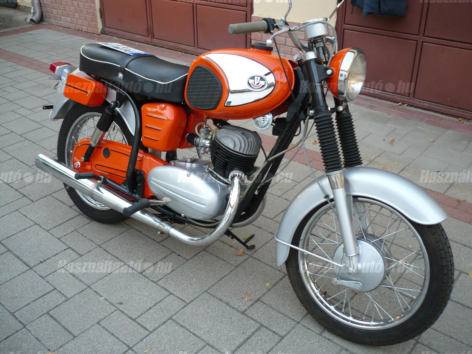 PANNONIA P12 1974 - 1