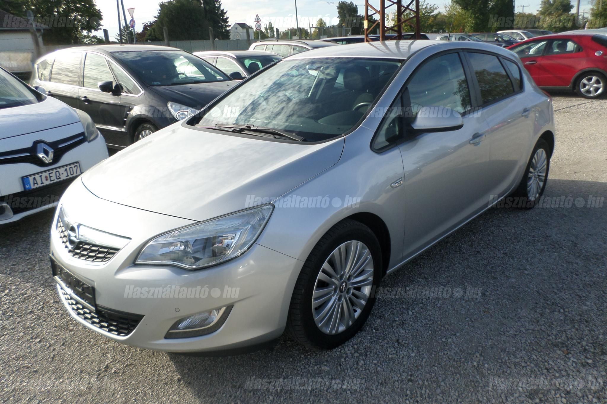 OPEL ASTRA 2011/12 - 1