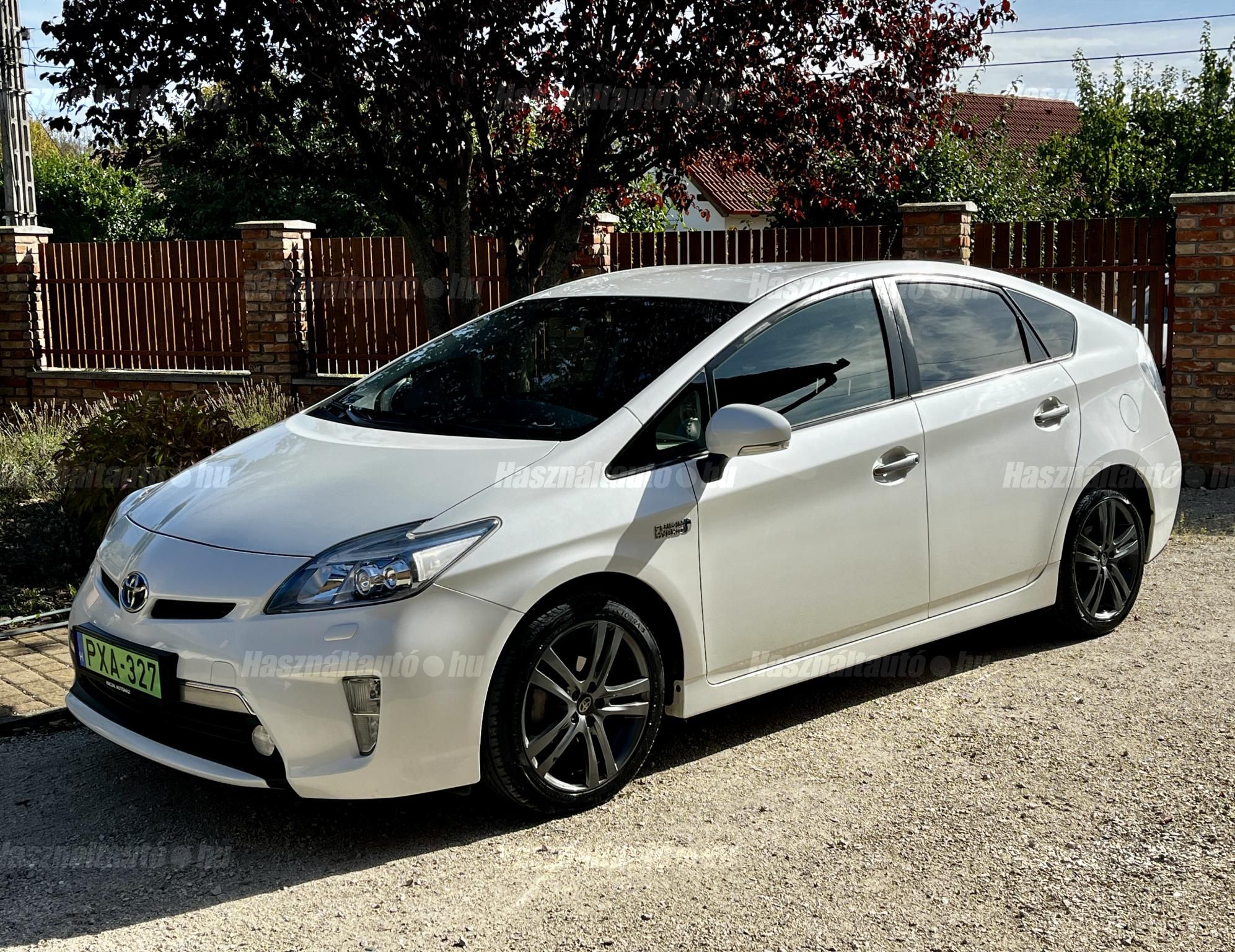 TOYOTA PRIUS PLUG-IN 2013/4 - 1