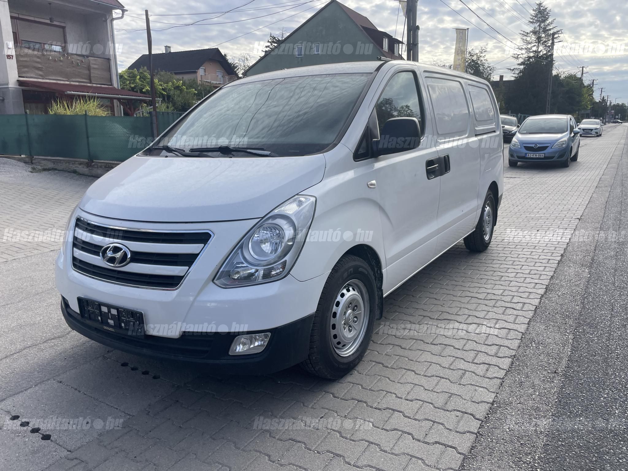 HYUNDAI H-1 2017/6 - 1