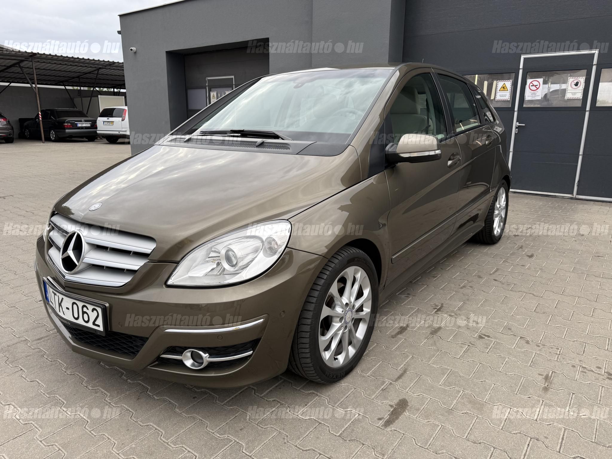 MERCEDES-BENZ B 180 2010/10 - 1
