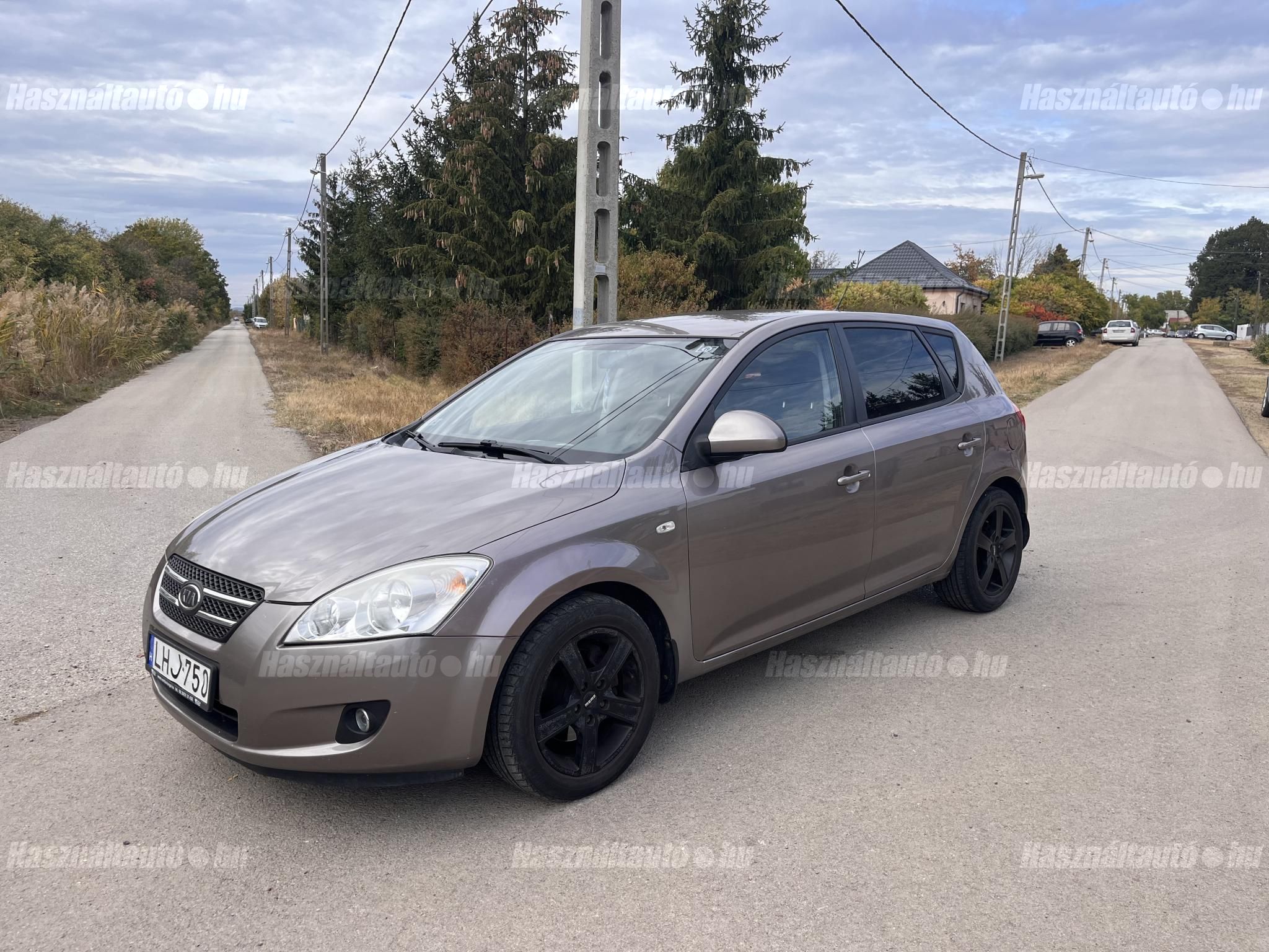 KIA CEE'D 2008/11 - 1