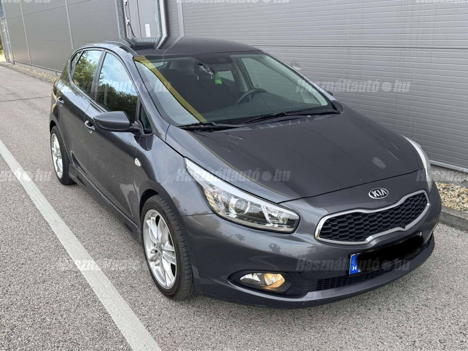 KIA CEE'D 2013/5 - 1