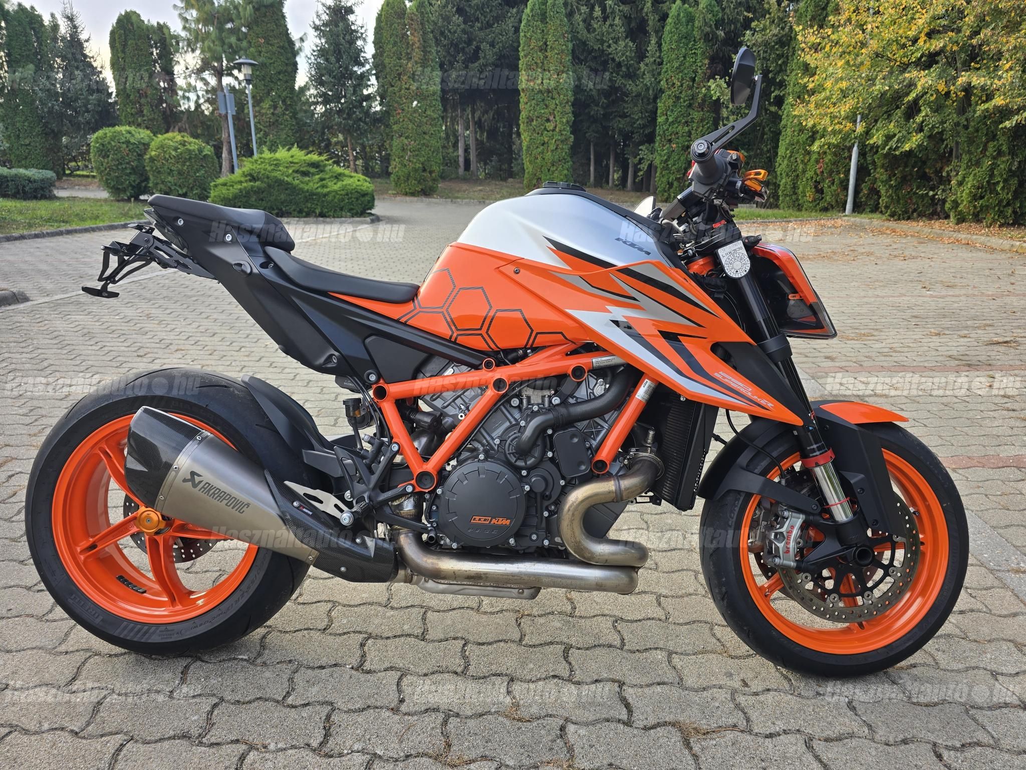 KTM 1290 SUPER DUKE R 2023/4 - 1