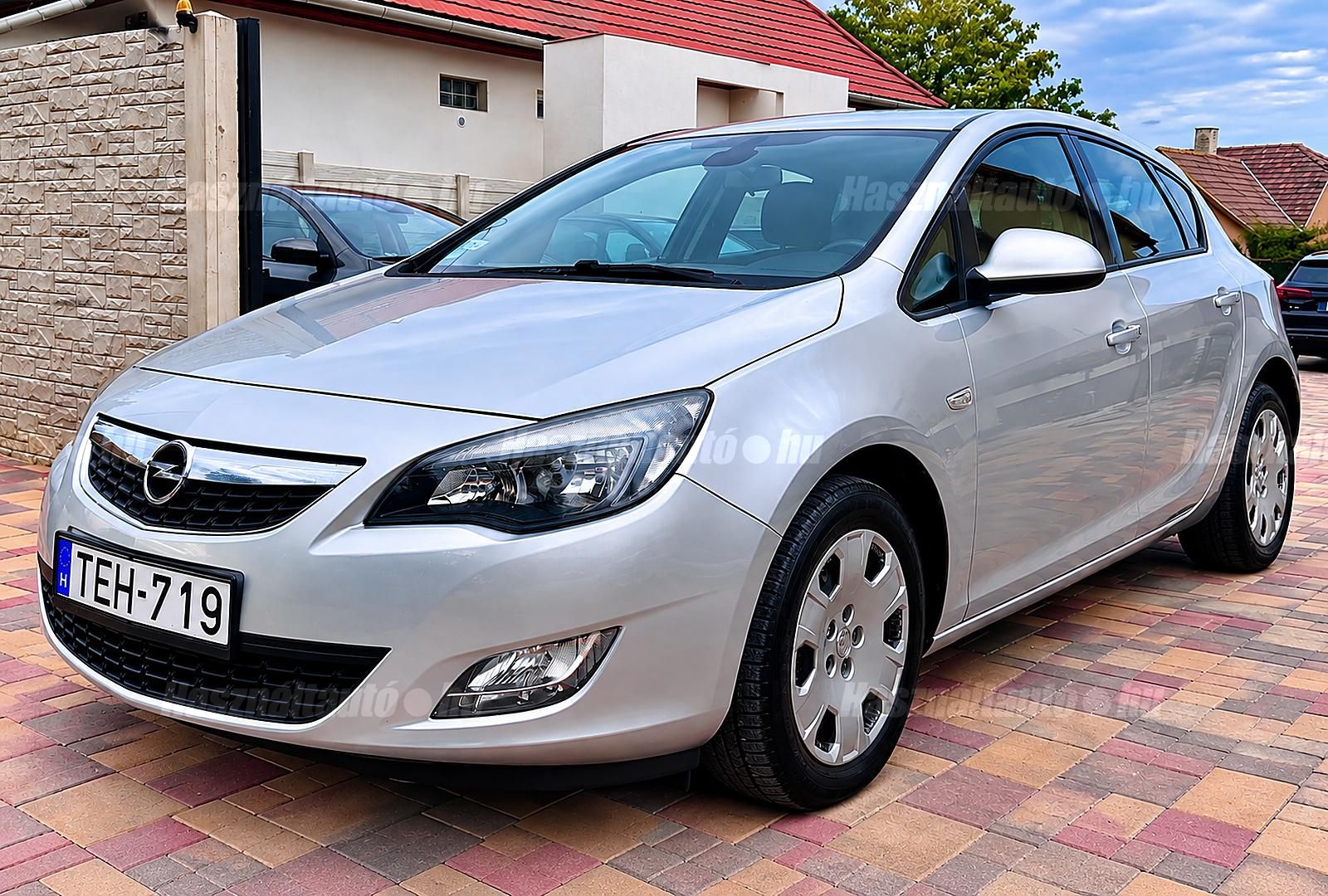 OPEL ASTRA J 2012/10 - 1