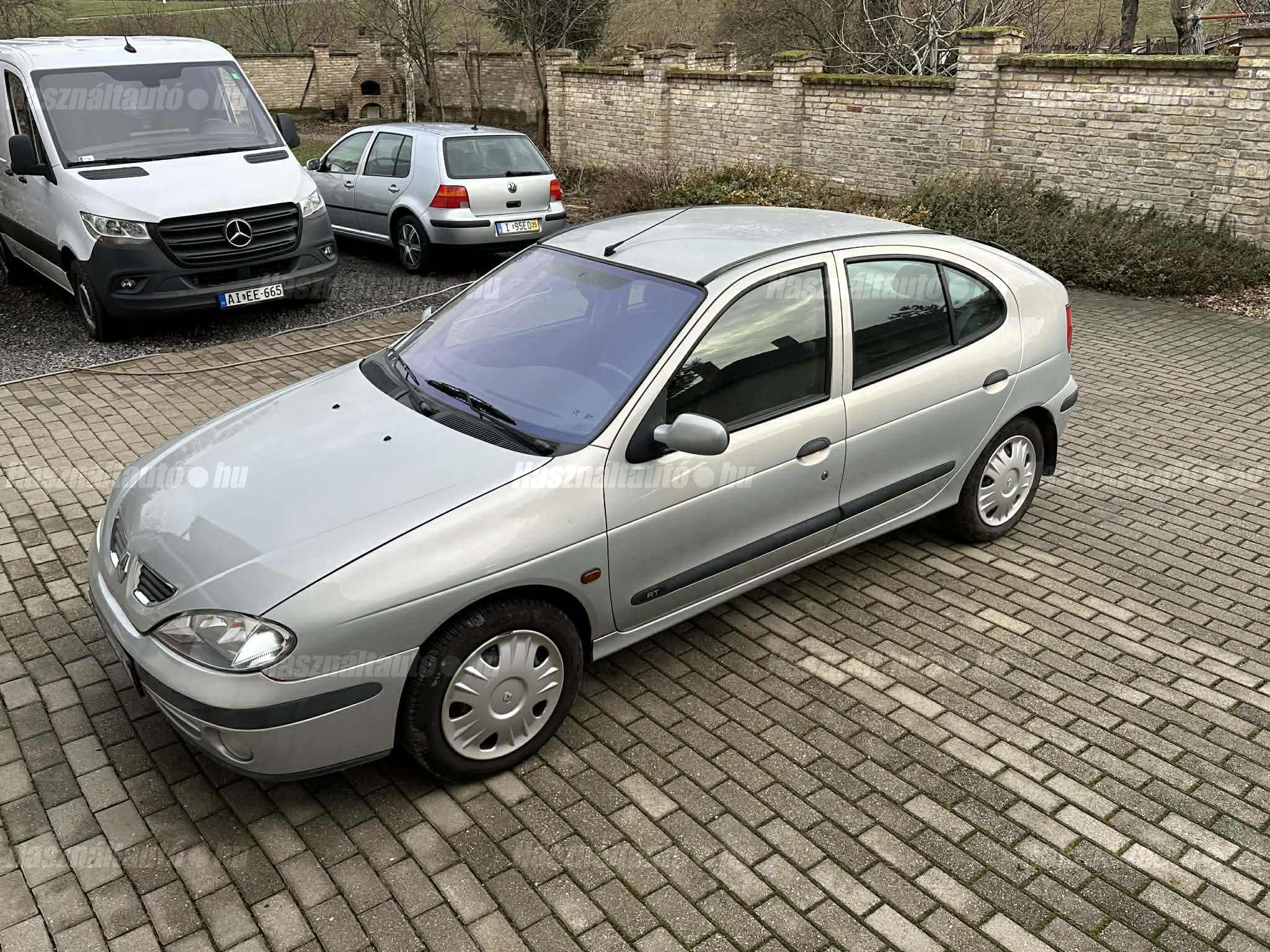 RENAULT MEGANE 2000/4 - 1