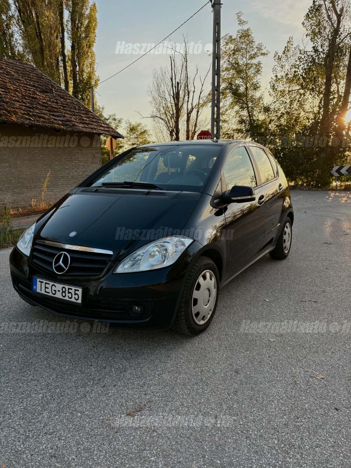 MERCEDES-BENZ A 160 2011/6 - 1