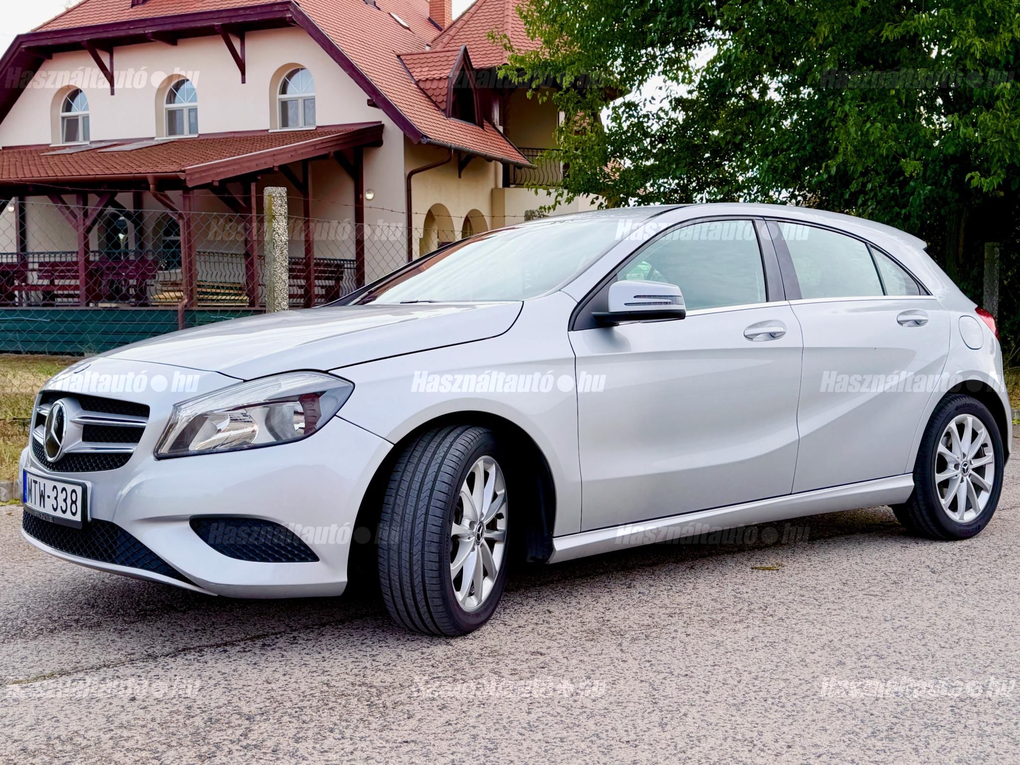 MERCEDES-BENZ A 180 2013/3 - 1
