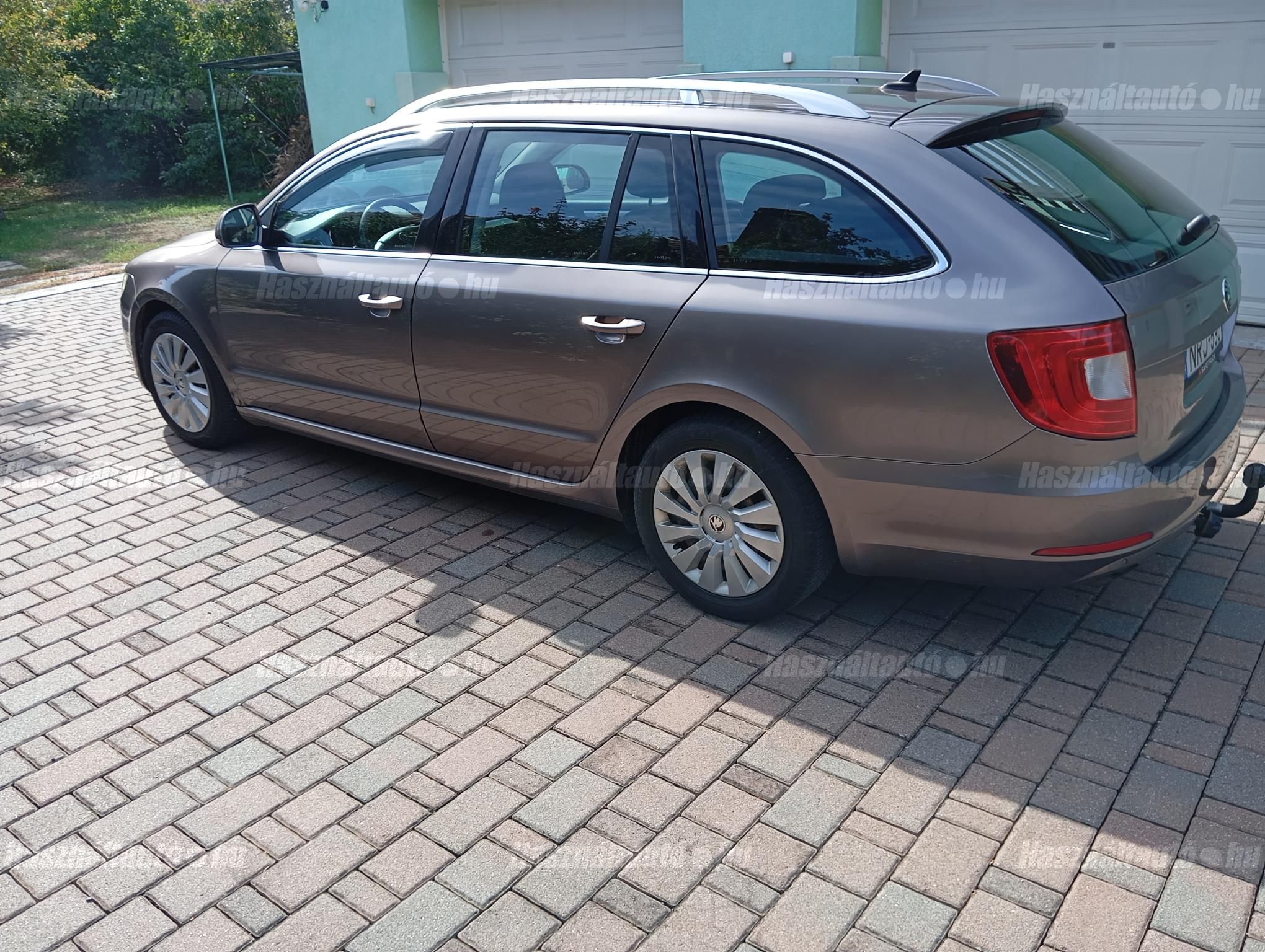 SKODA SUPERB 2012 - 1