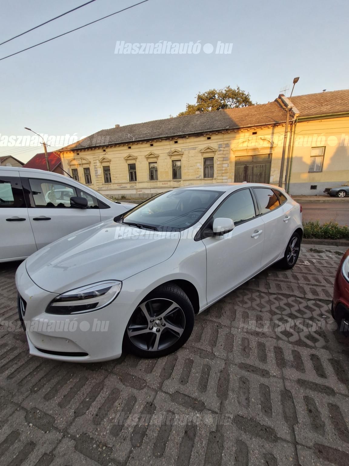 VOLVO V40 2019/7 - 1