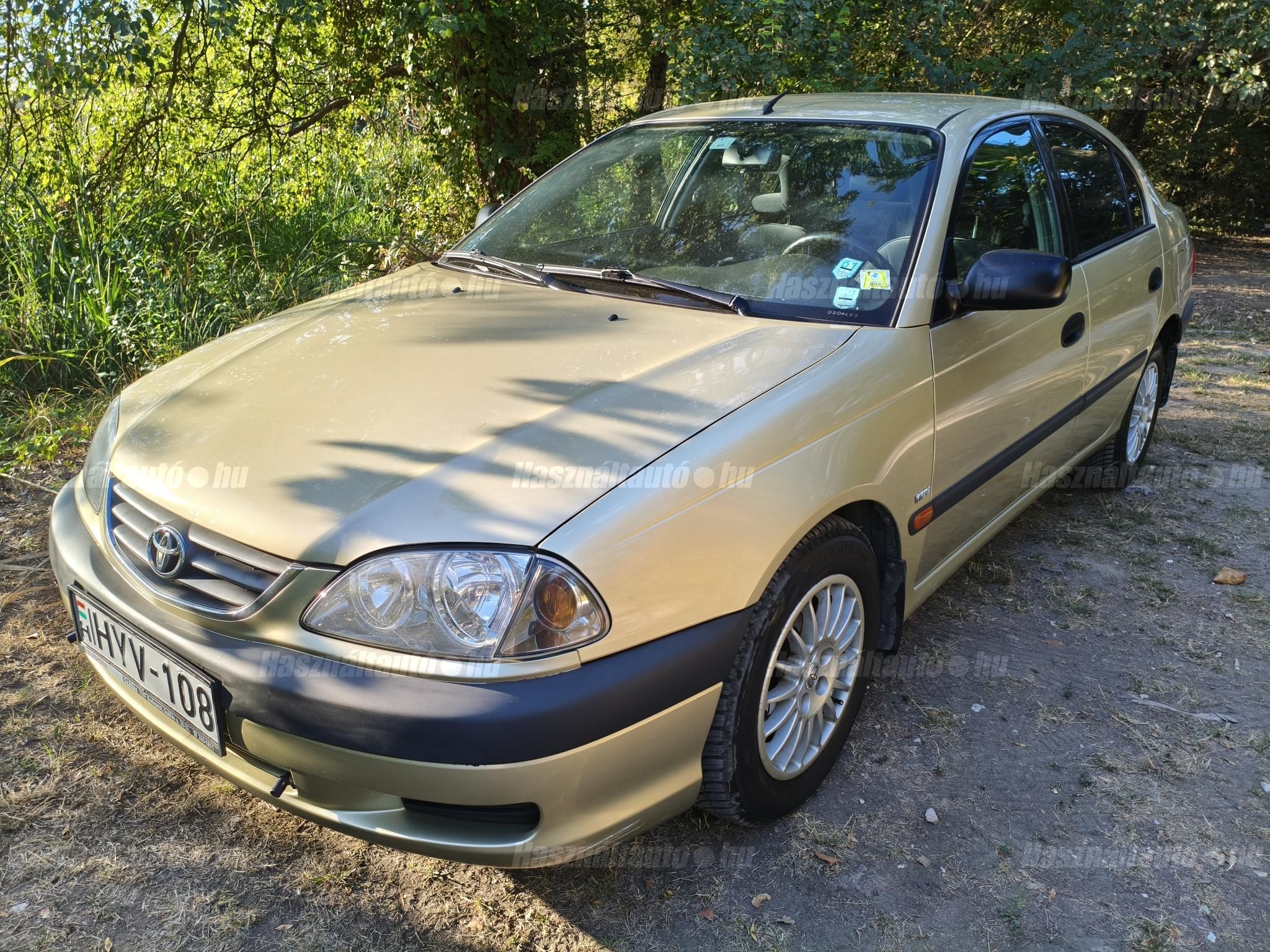 TOYOTA AVENSIS 2002/3 - 1