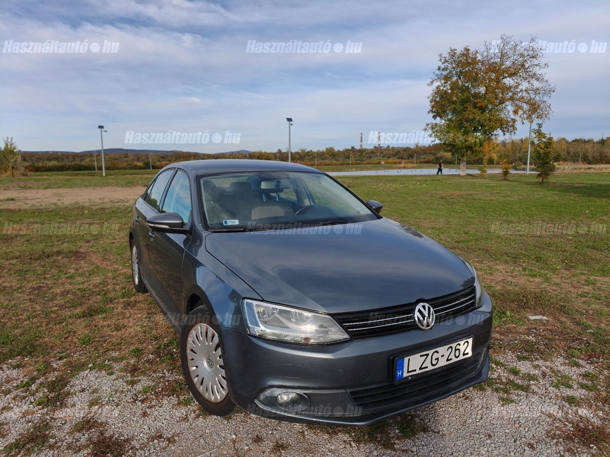VOLKSWAGEN JETTA VI 2011/12 - 1