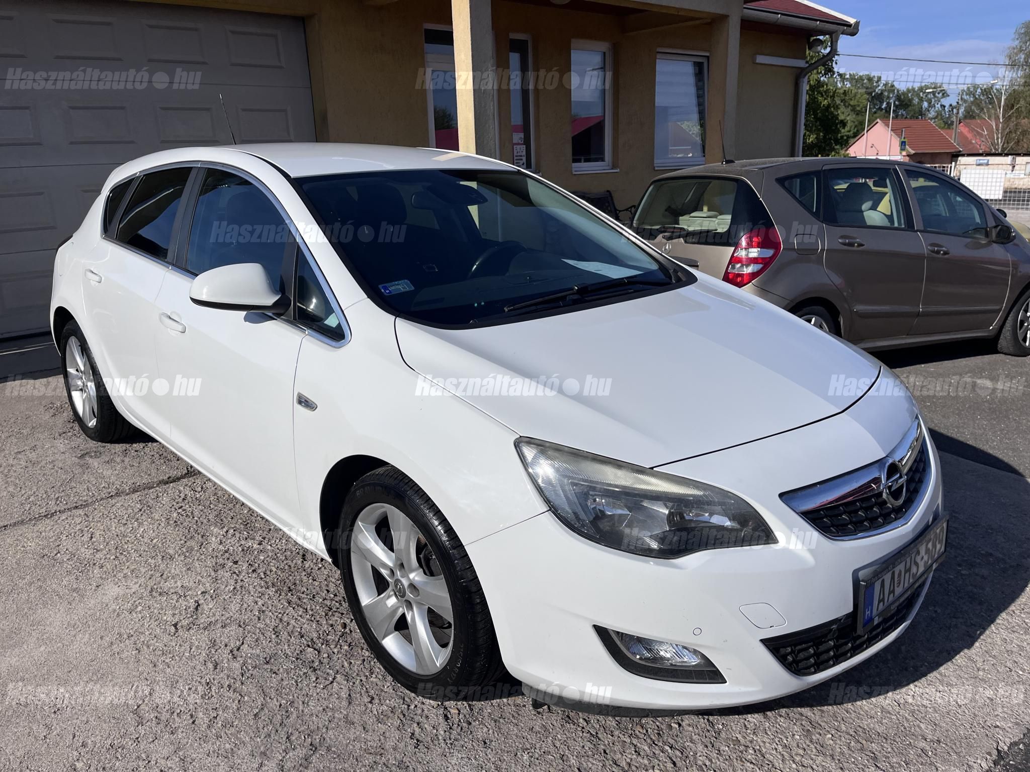 OPEL ASTRA J 2011/11 - 1