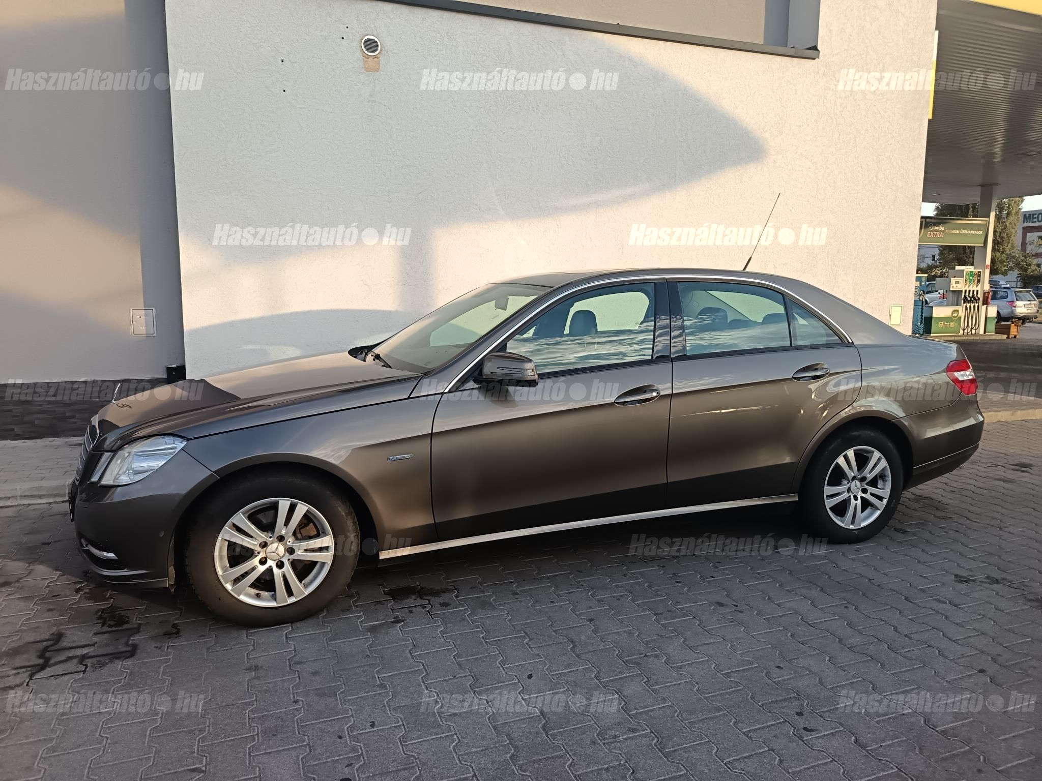 MERCEDES-BENZ E 200 2011/8 - 1