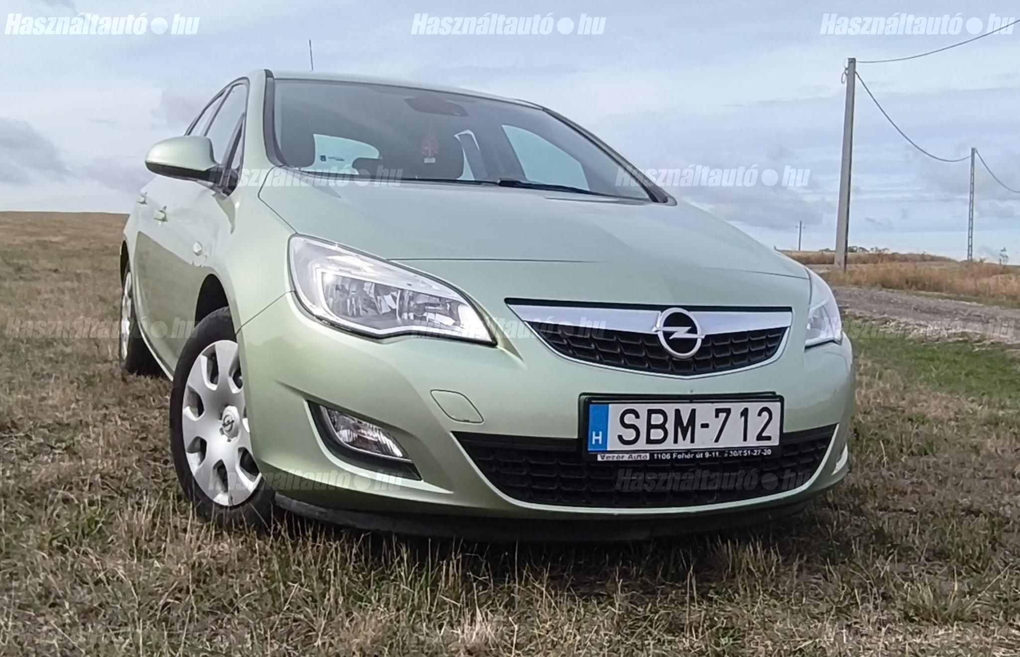 OPEL ASTRA J 2010/8 - 1