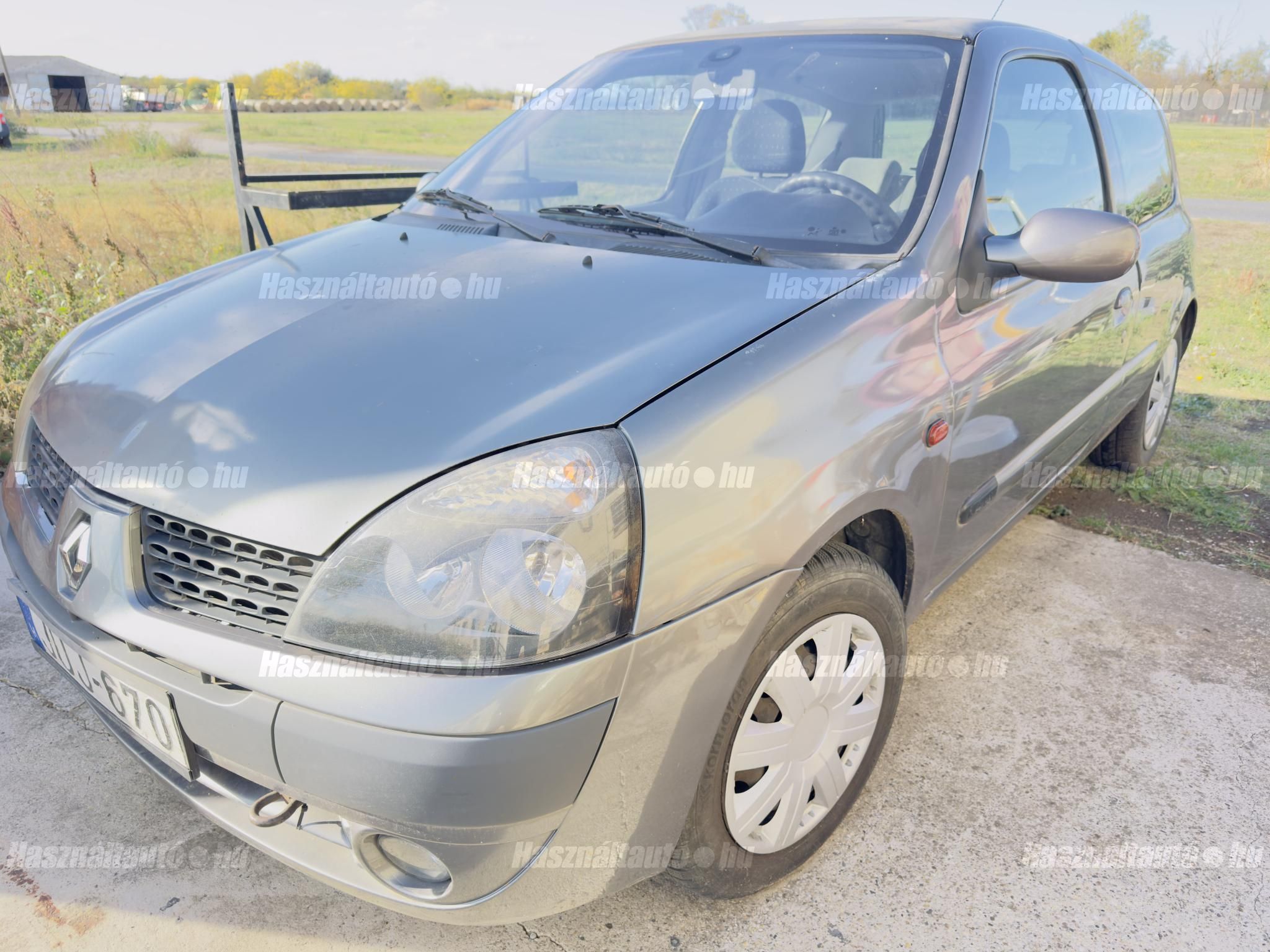 RENAULT CLIO 2001 - 1