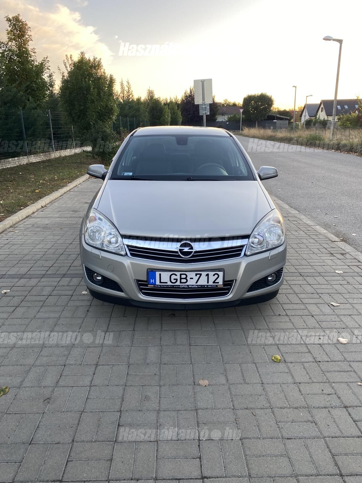 OPEL ASTRA H 2008/6 - 1