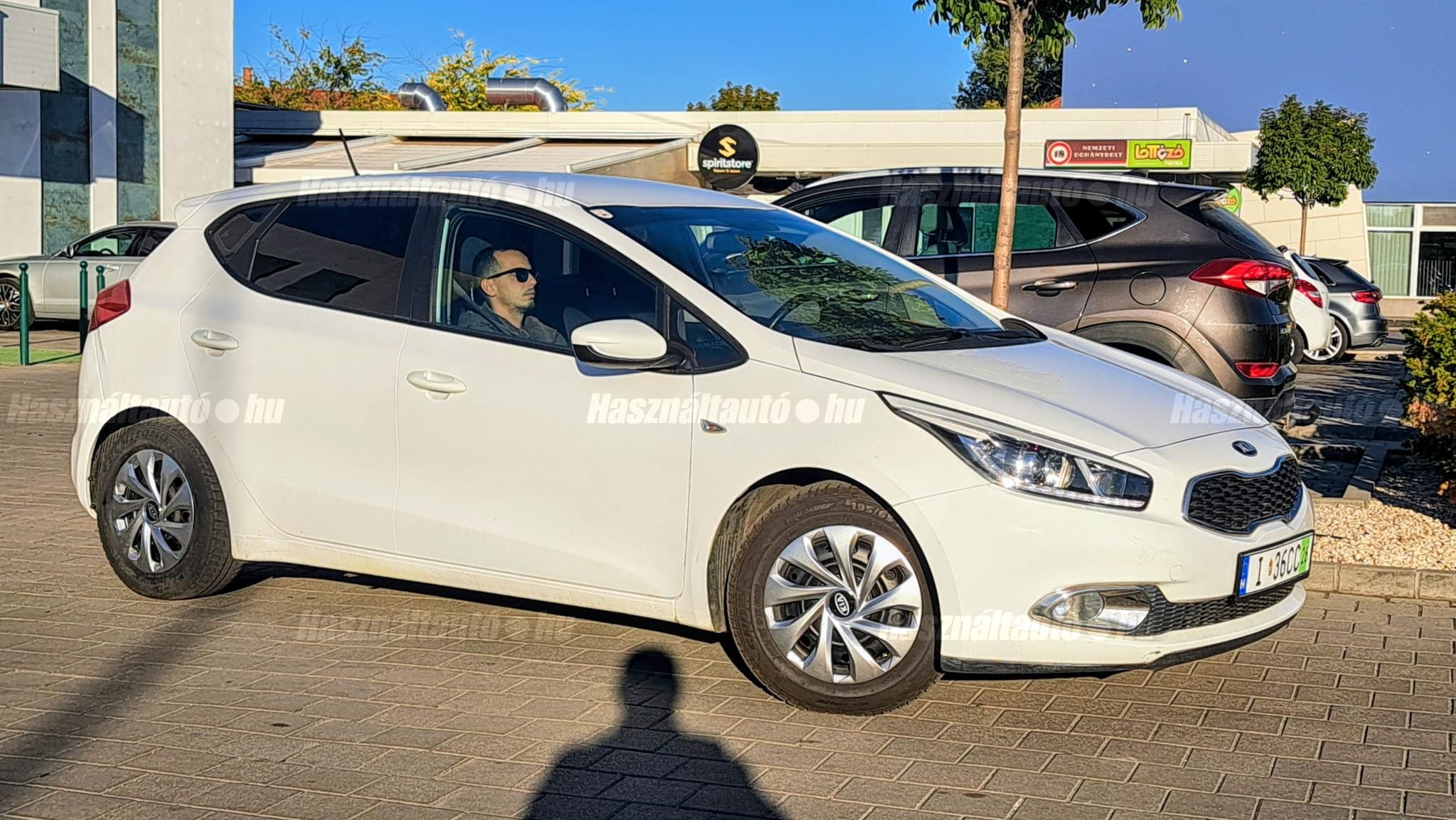KIA CEE'D 2014/9 - 1