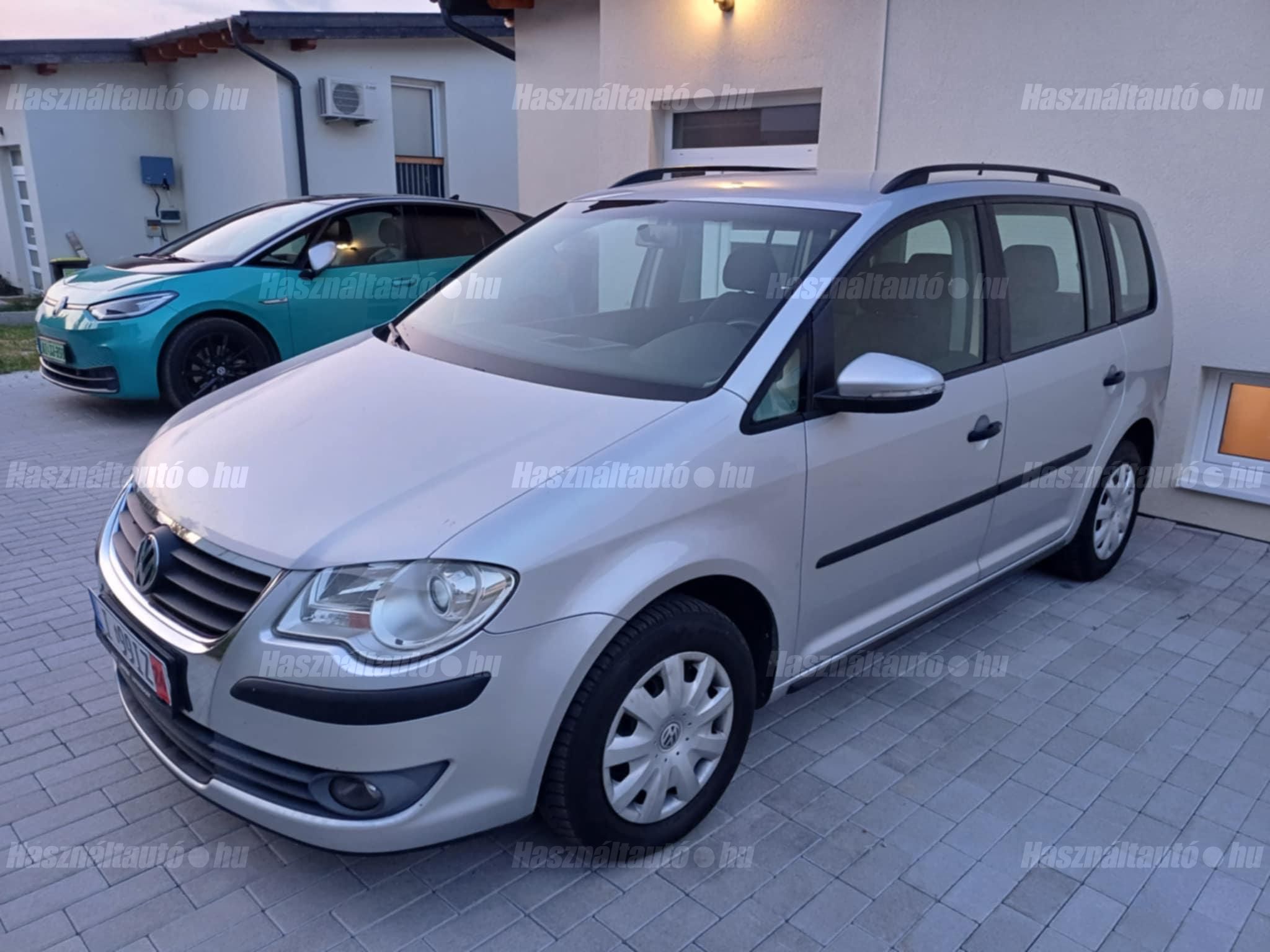 VOLKSWAGEN TOURAN 2010/12 - 1
