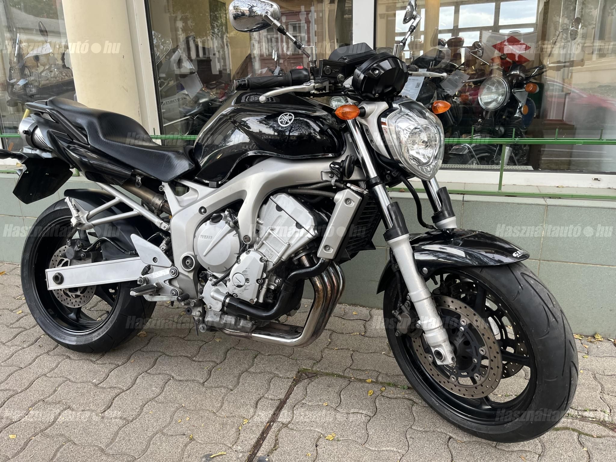 YAMAHA FZ6-N 2004/4 - 1