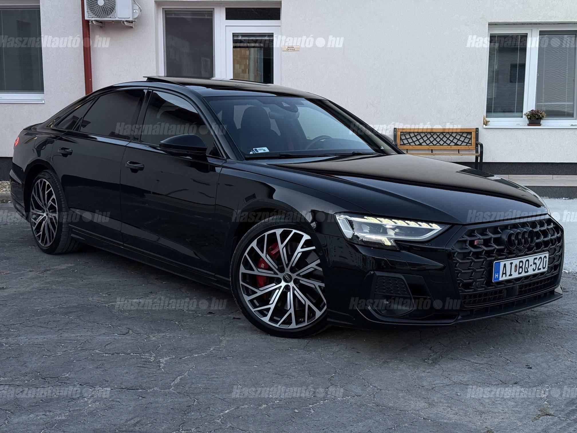 AUDI S8 2024/7 - 1