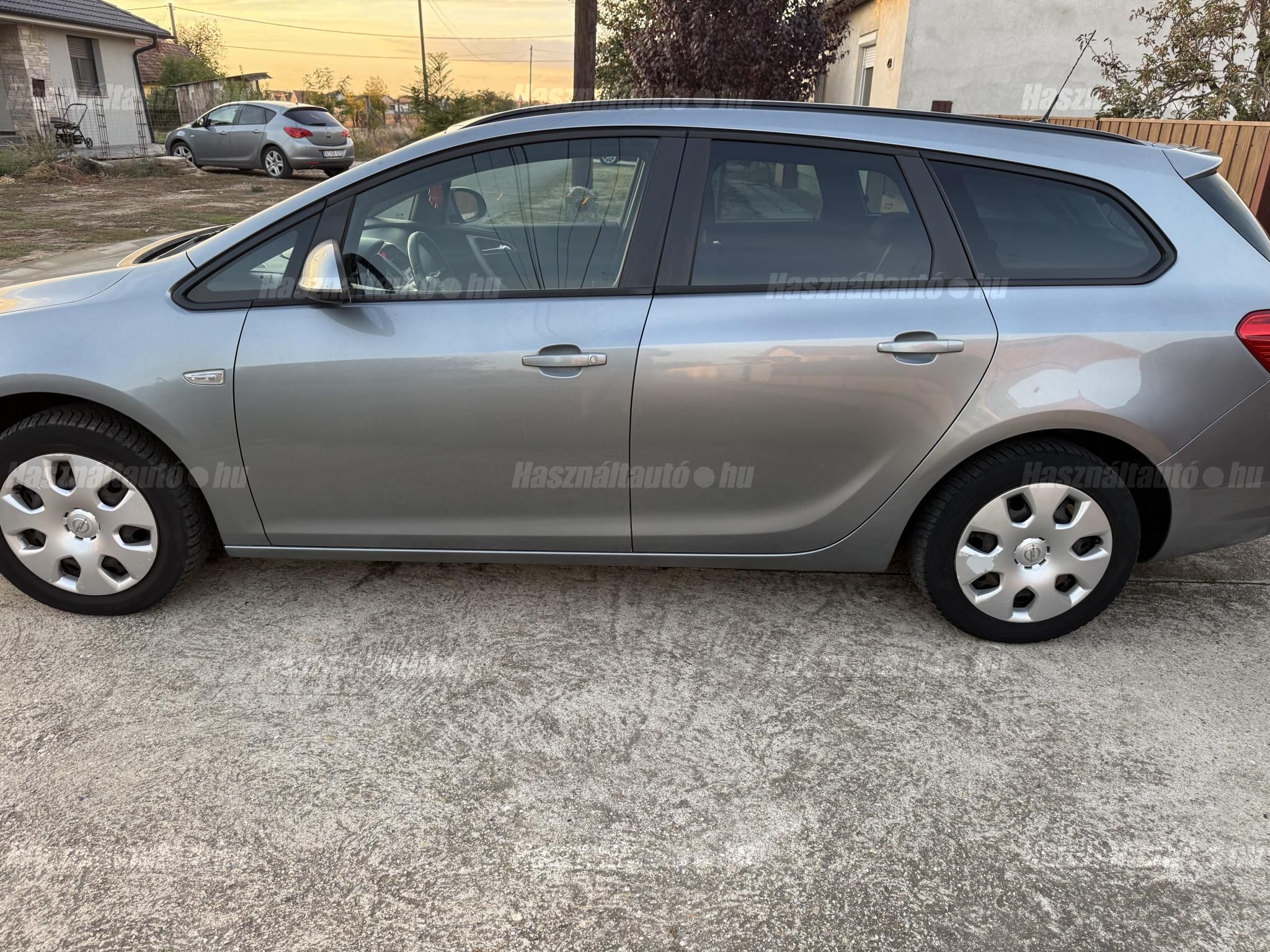 OPEL ASTRA J 2011/10 - 1