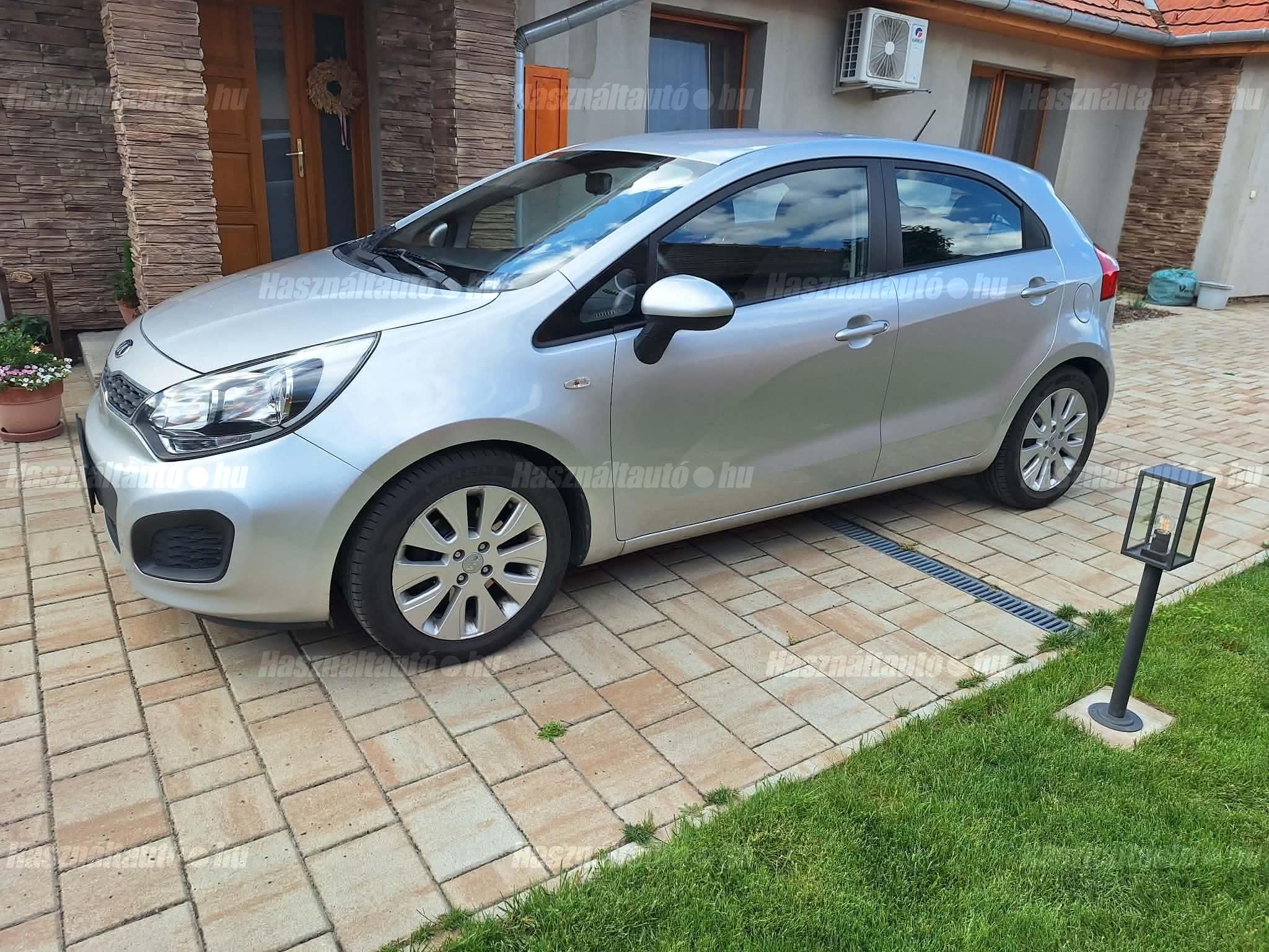 KIA RIO 2013/4 - 1