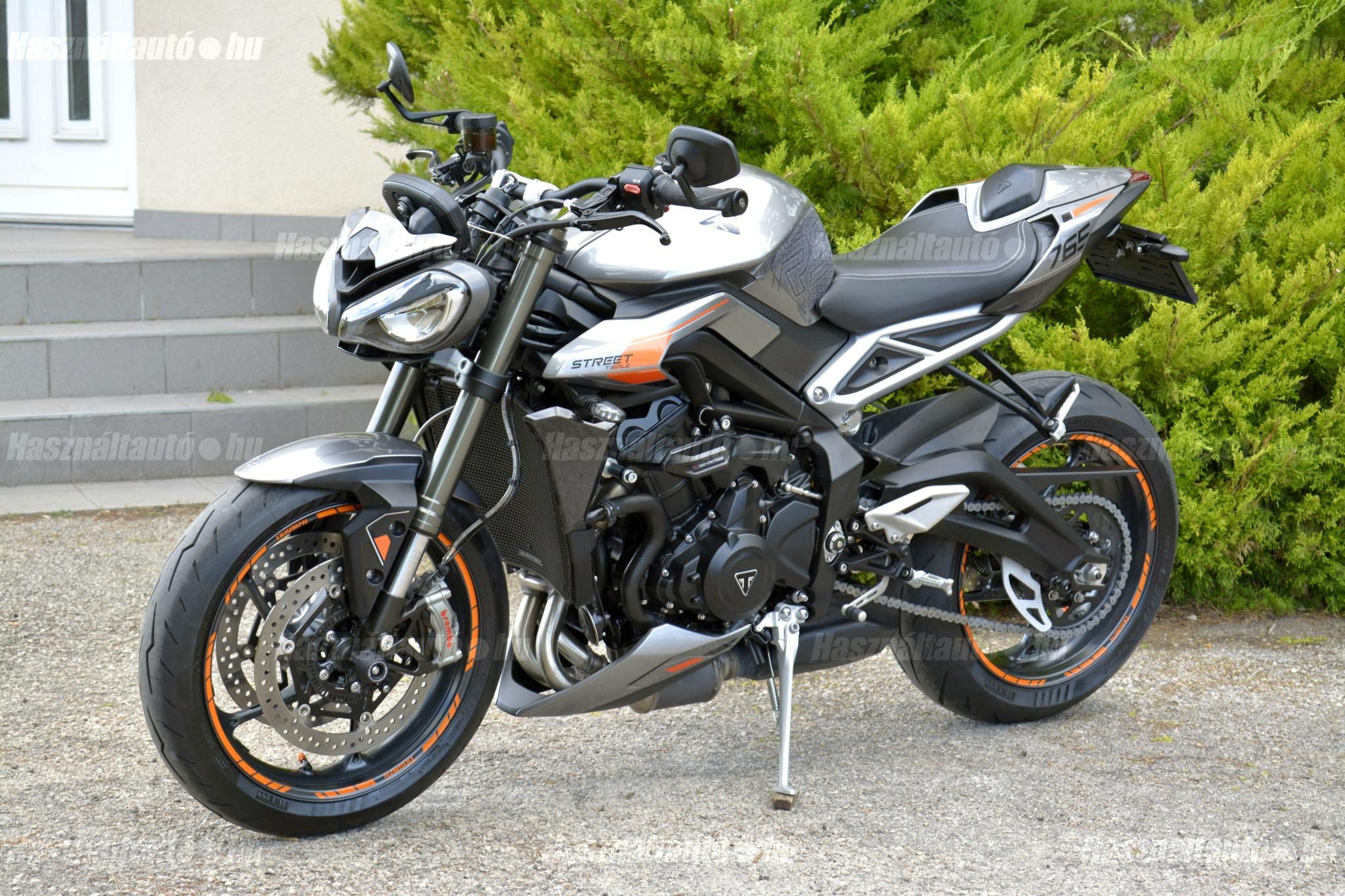 TRIUMPH STREET TRIPLE 2023/8 - 1