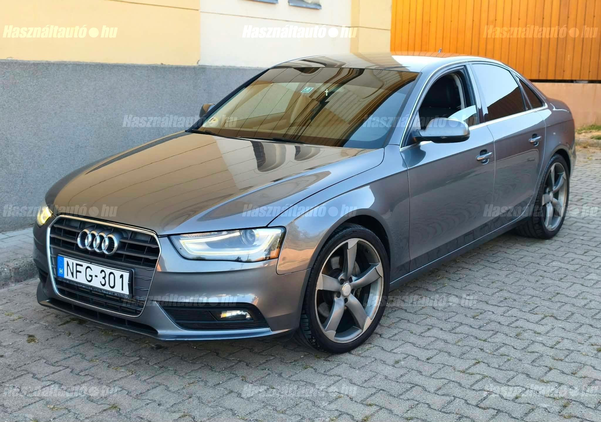 AUDI A4 2012/9 - 1