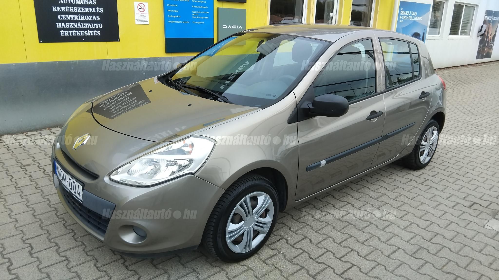 RENAULT CLIO 2012/8 - 1