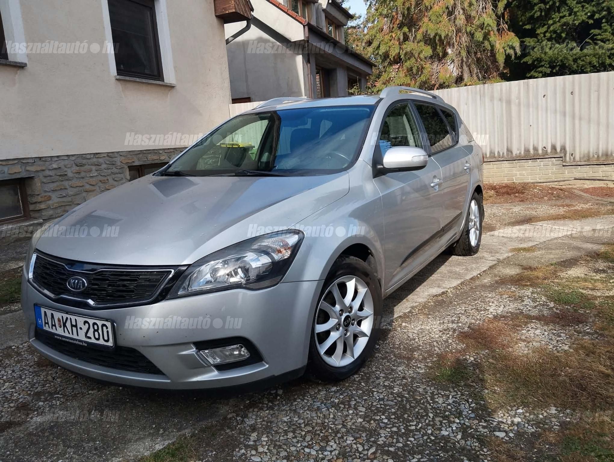 KIA CEE'D 2010 - 1
