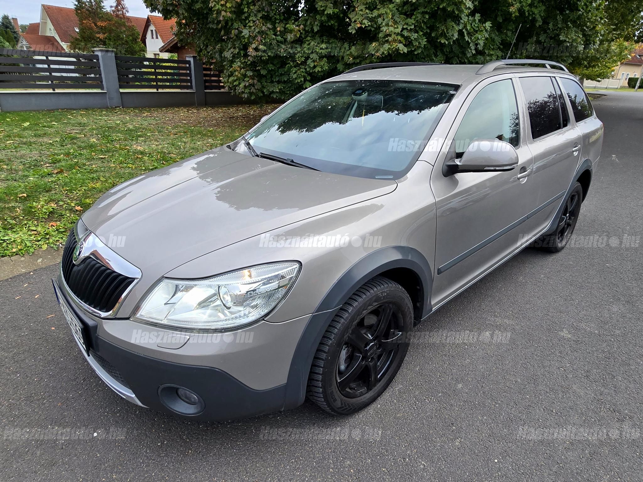SKODA OCTAVIA 2011/6 - 1