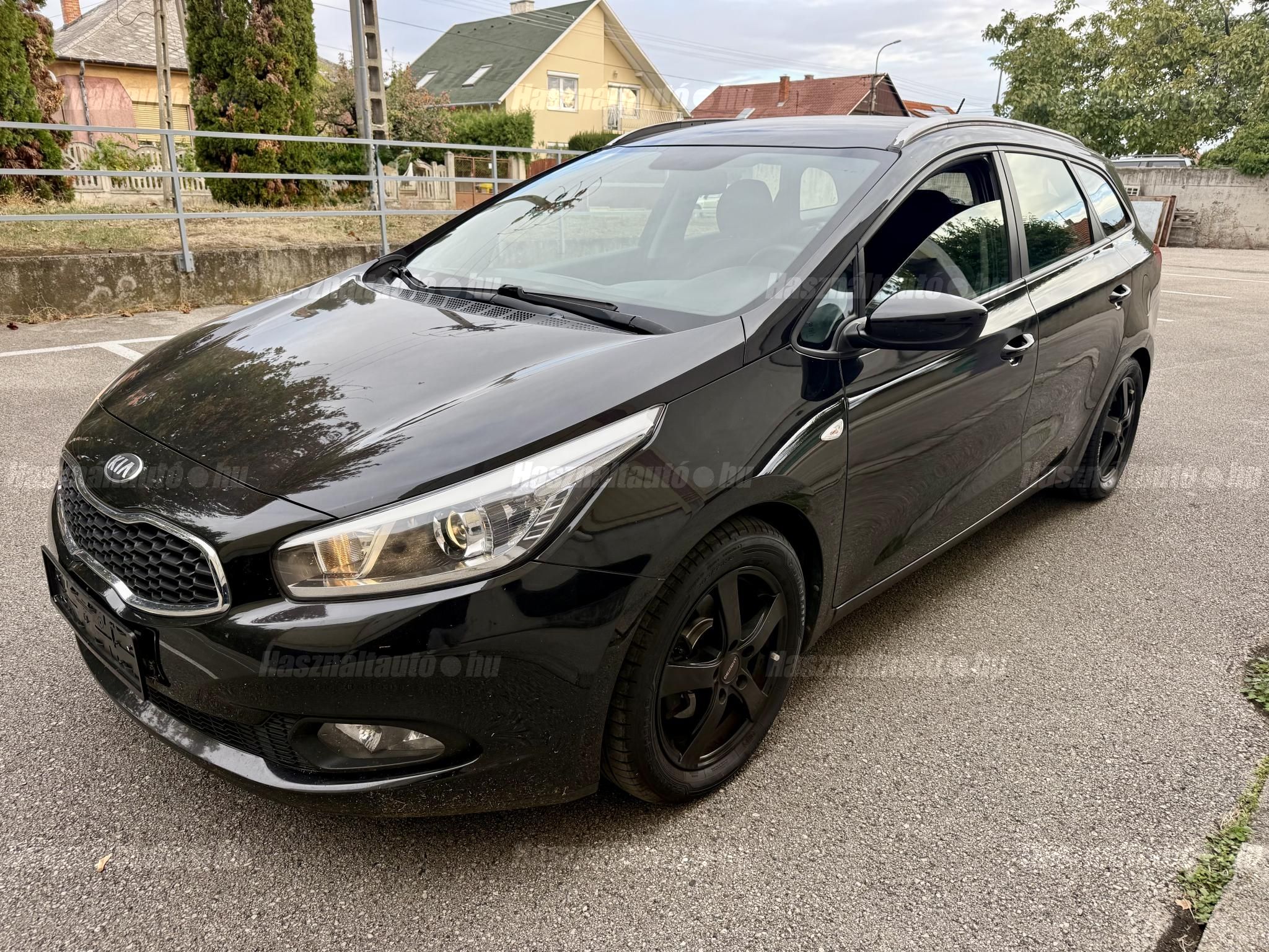 KIA CEE'D 2013/11 - 1