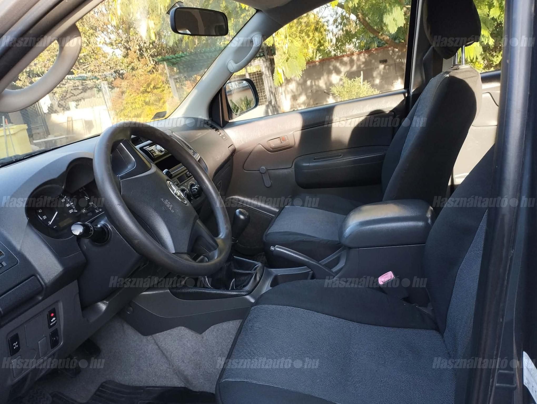 TOYOTA HILUX 2013/6 - 1